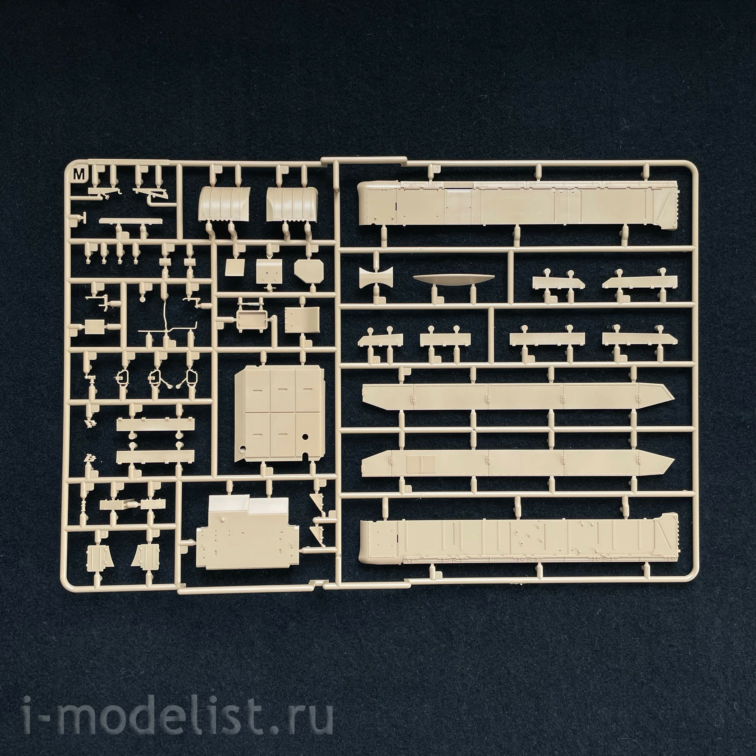 RM-5091 Rye Field Model 1/35 Советский танк Т-55АМД с комплексом активной защиты (КАЗ) 