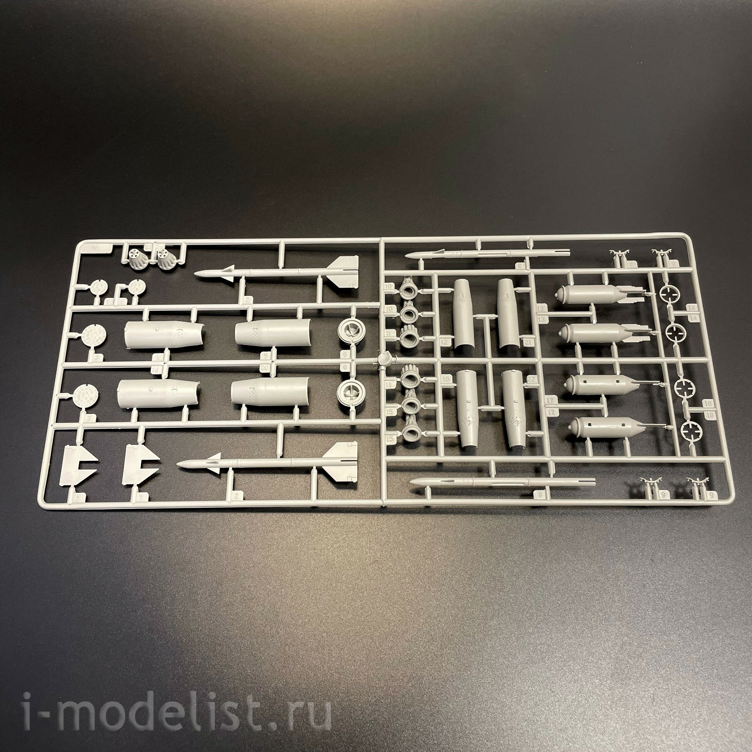 02210 Трубач 1/32 Советский фронтовой истребитель M-21F-13