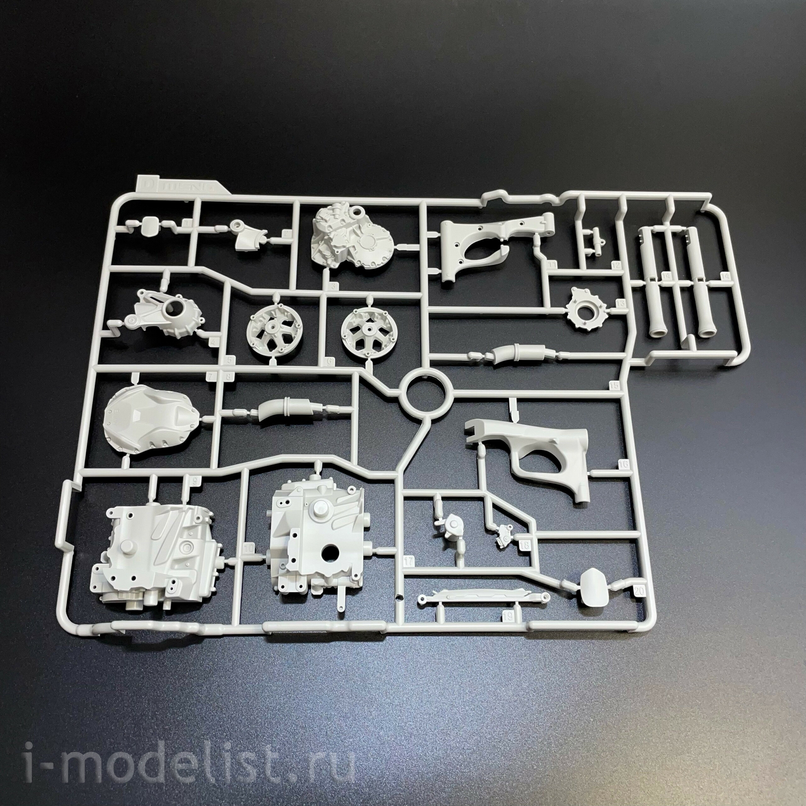 MT-005 Meng 1/9 Баварский мотоцикл R 1250 GS ADV