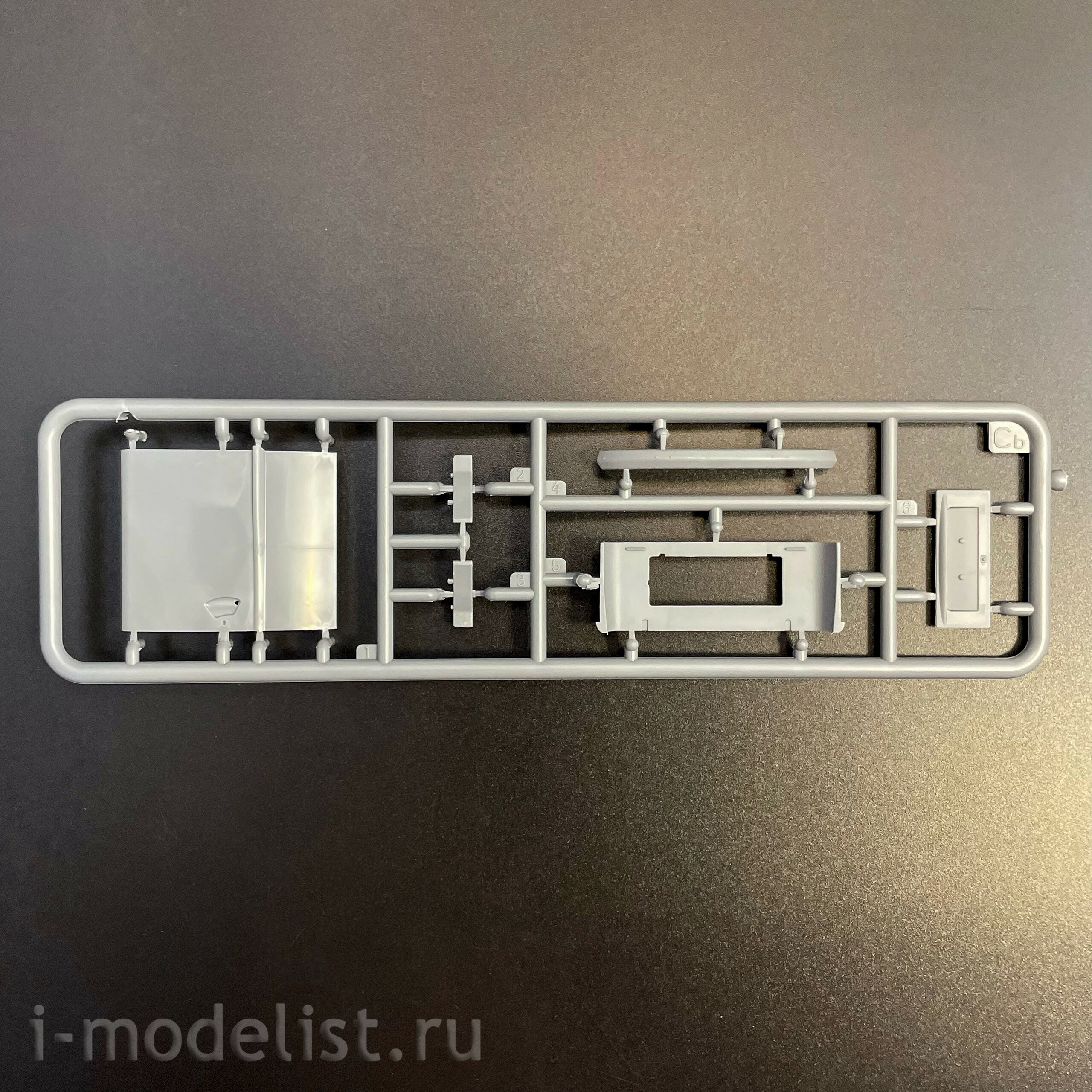 AK35024 AK Interactive 1/35 Легковой автомобиль-фургон T2 Model 1972 Van