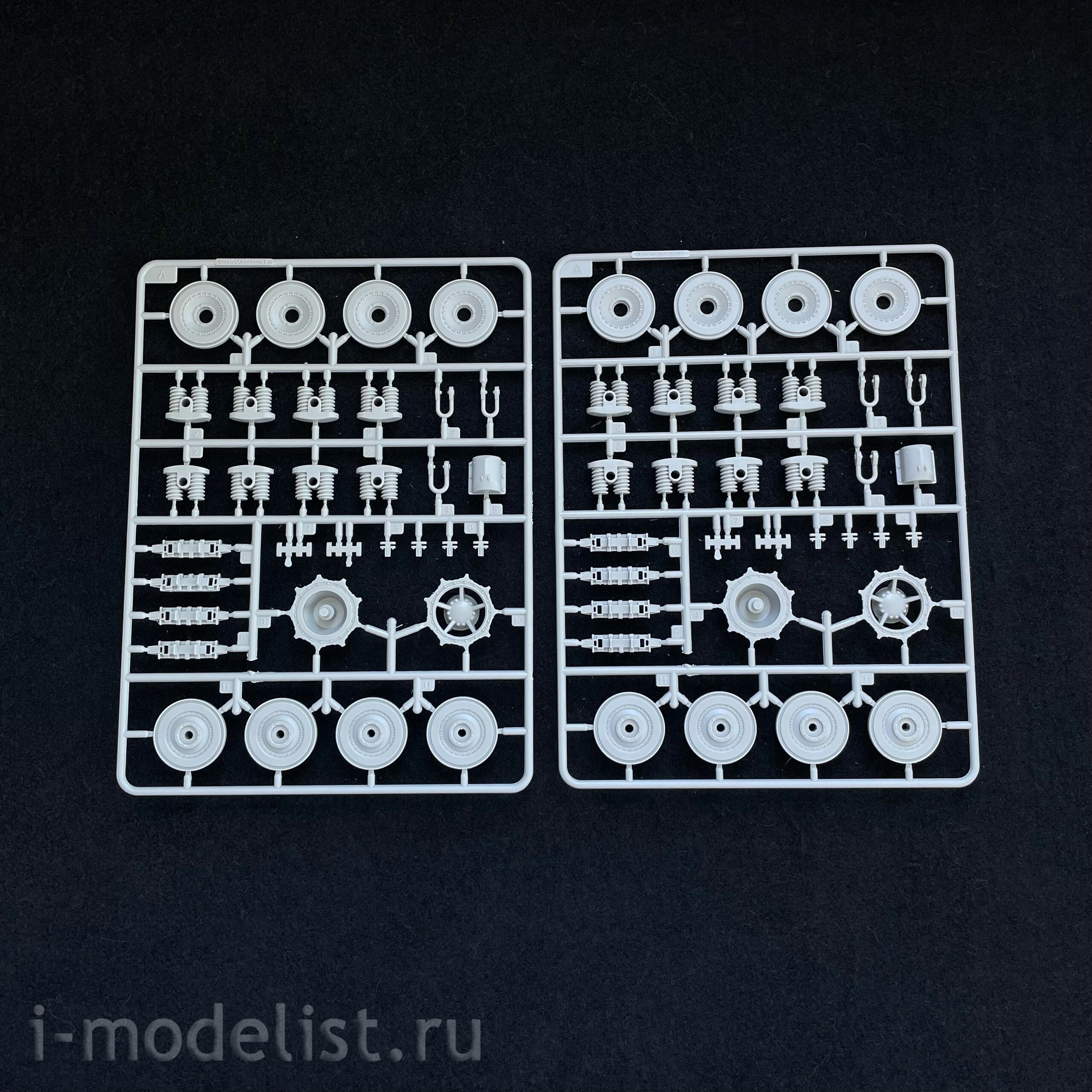 09586 Трубач 1/35 E-100 Flakpanzer с Flakrakete Rheintocher I