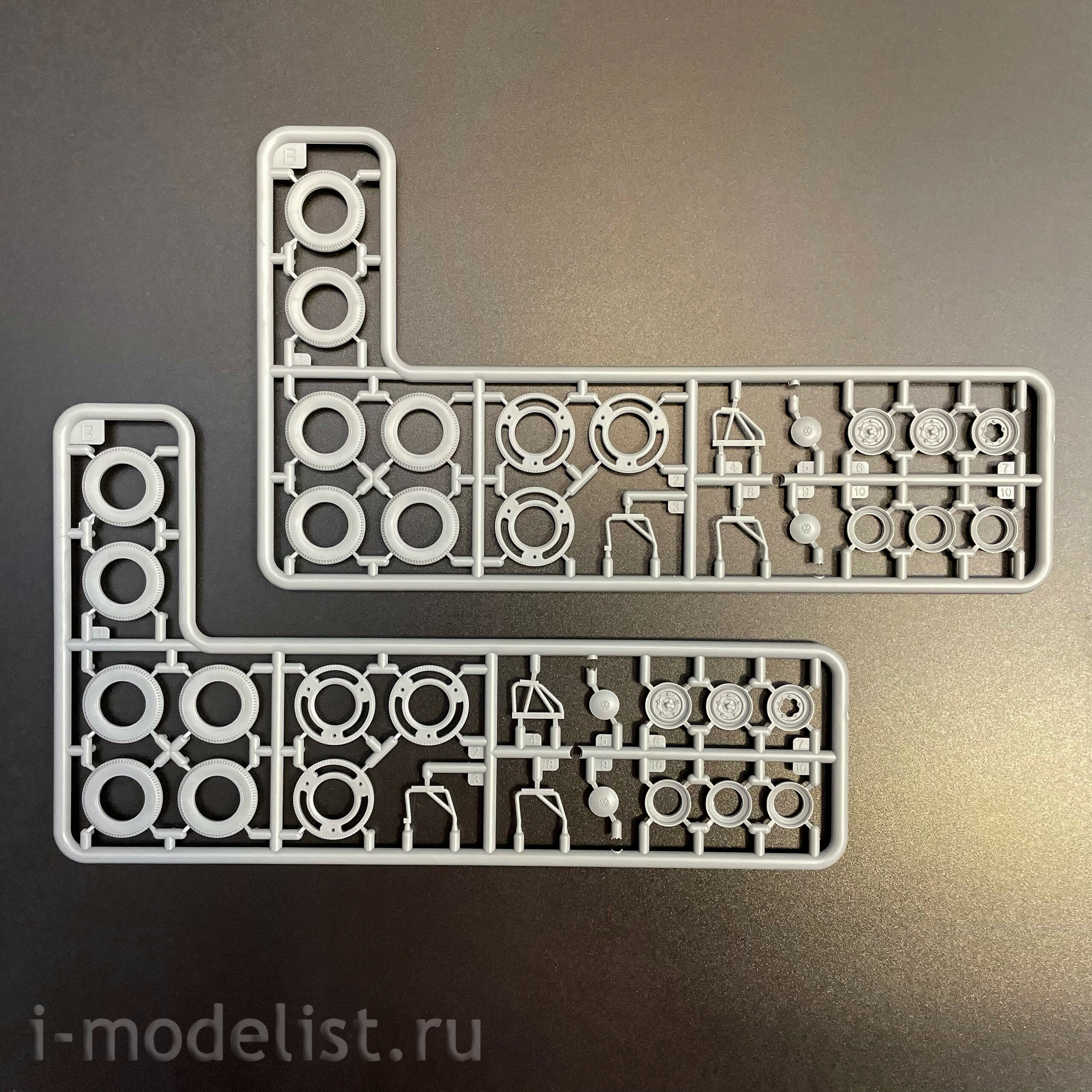 AK35022 AK Interactive 1/35 Легковой автомобиль-фургон T2 Model 1967 Van