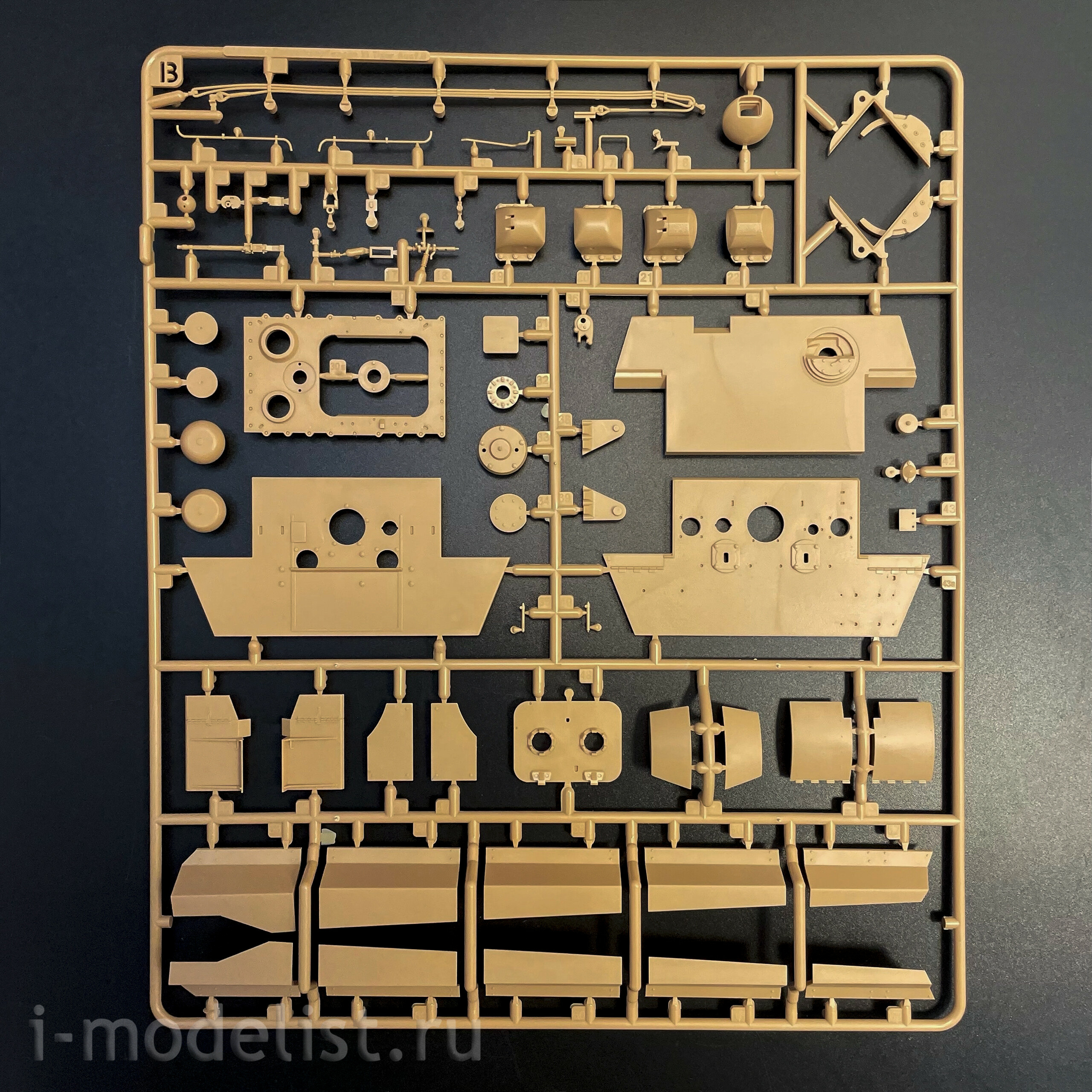 RM-5146 Rye Field Model 1/35 Немецкий танк Pz.Kpfw.VI Ausf.B King Tiger с башней Henschel Sd.Kfz. 182 (с полным интерьером)