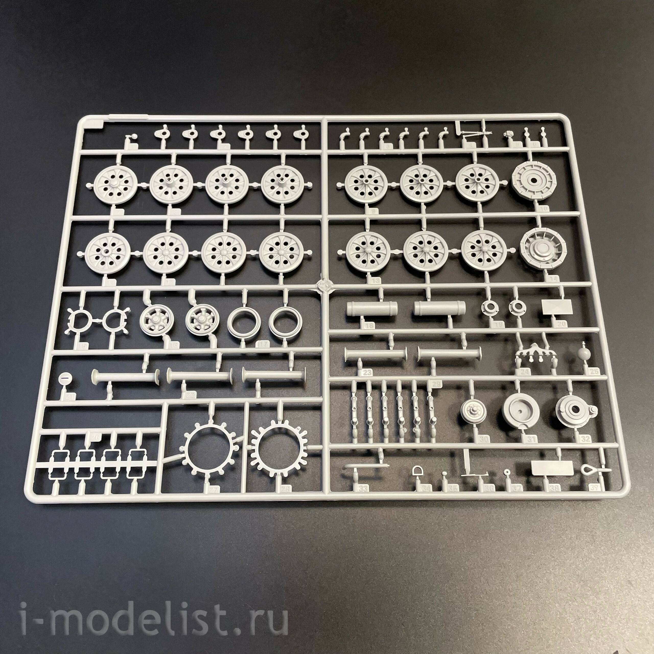 09575 Трубач 1/35 Тяжелый тягач Schwerer Zugkraftwagen 18to Sd.Kfz. 9 (Артиллерийская версия)