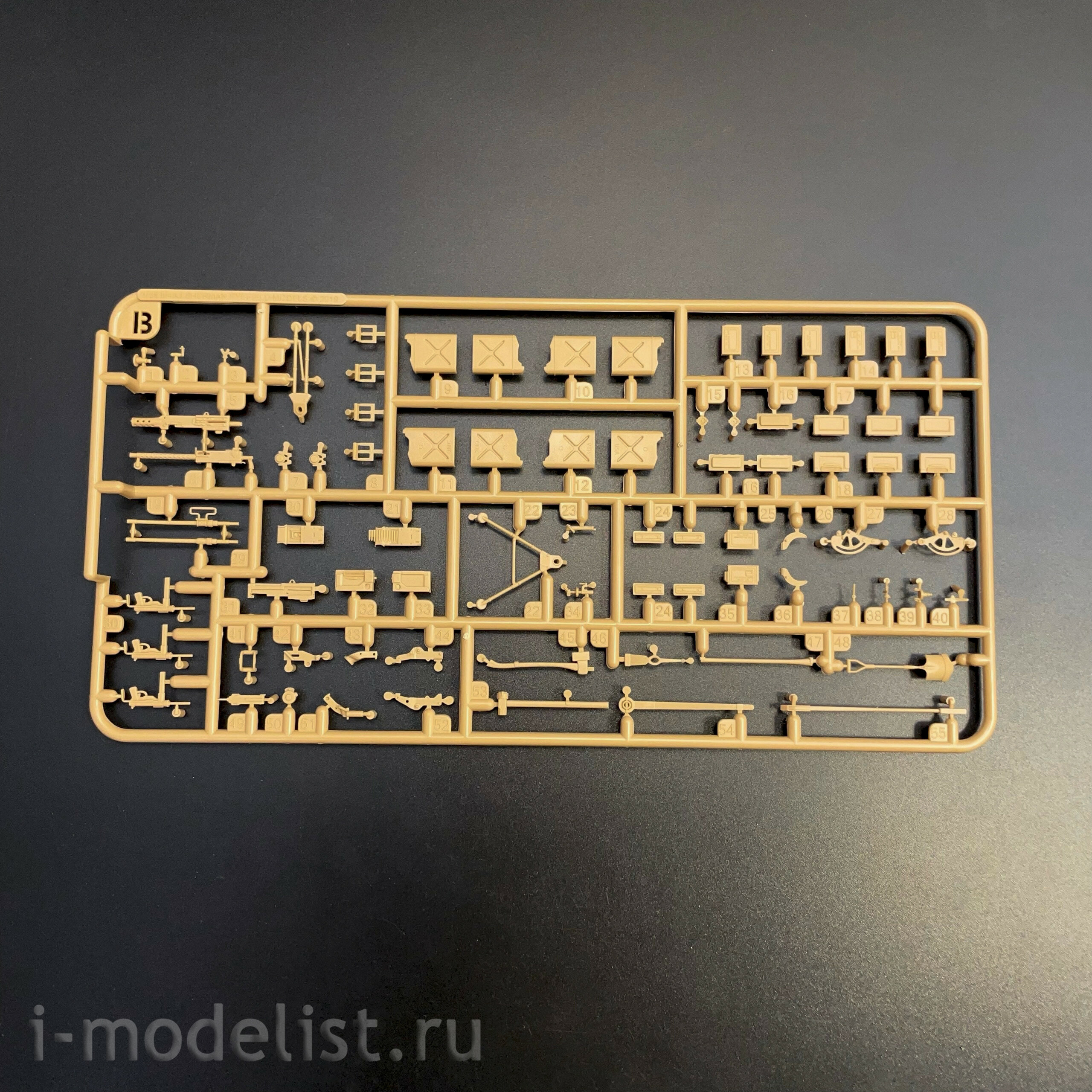 RM-5135 Rye Field Model 1/35 Танк M4A3 Sherman 76W VVSS поздний (Стандартная версия с интерьером)	