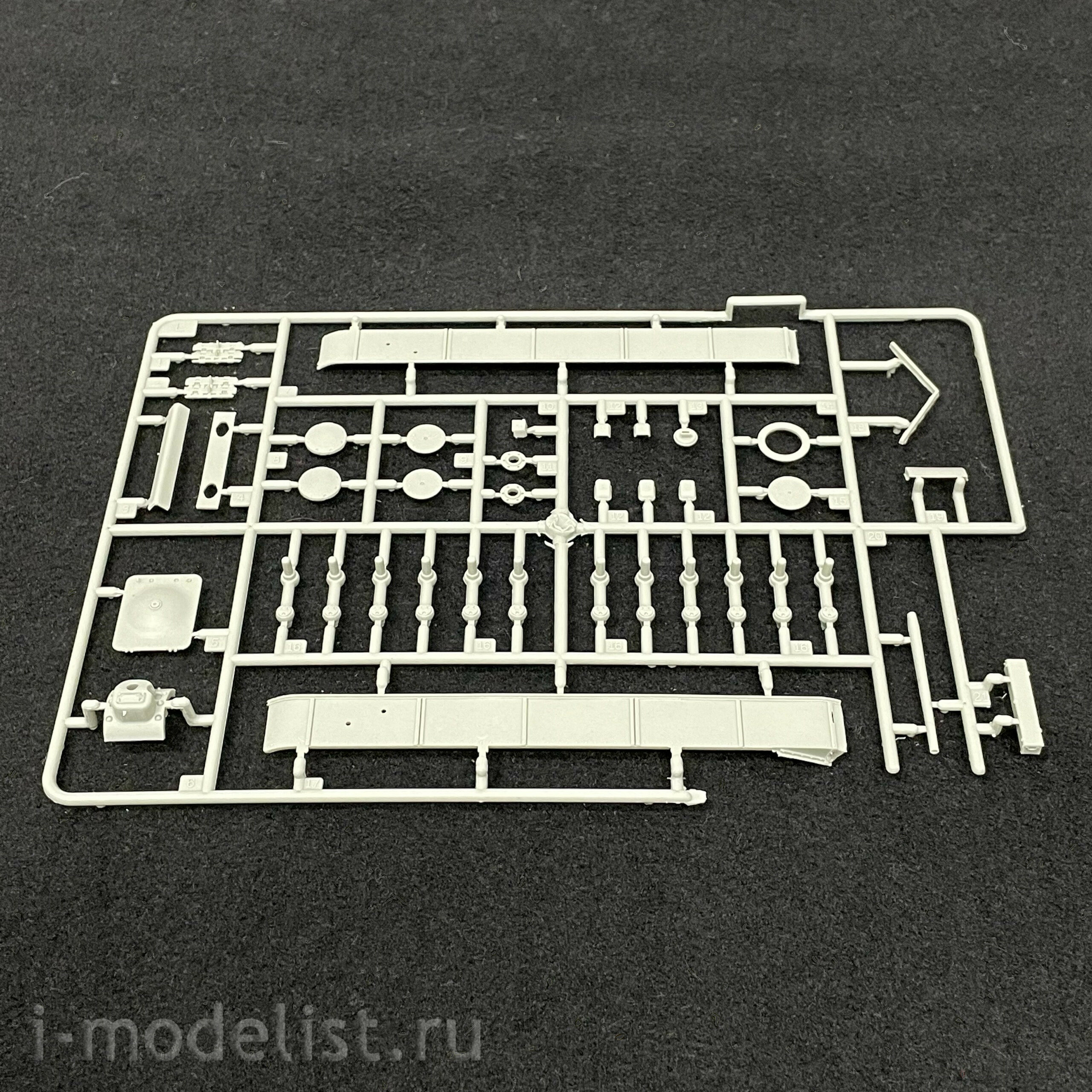 84814 Hobby Boss 1/48 Russian KV -1 Model 1942 Lightweight Cast Tank