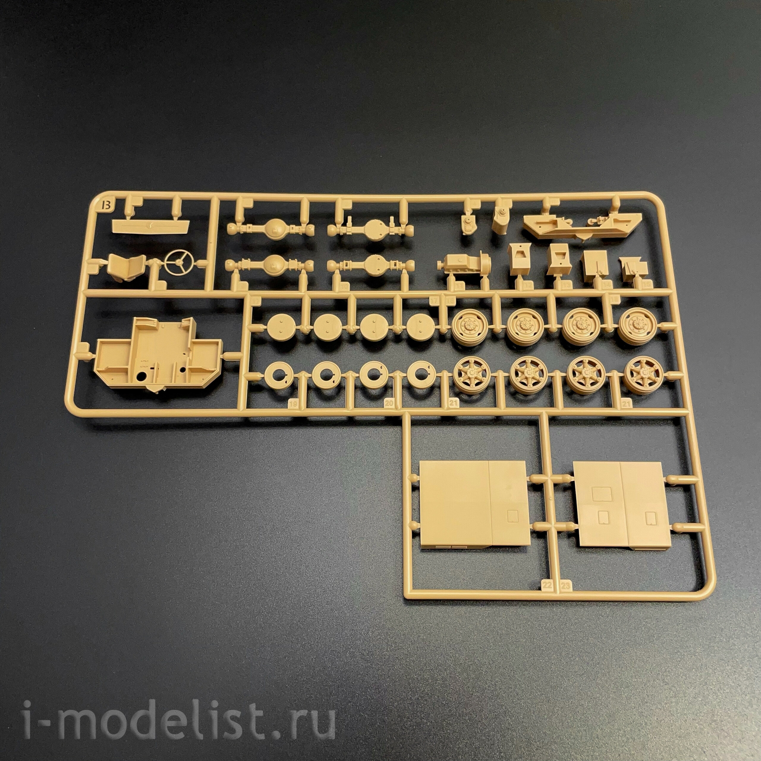 RM-4802 Rye Field Model 1/48 Российский военно-морской 10-тонный тягач и буксирная тяга