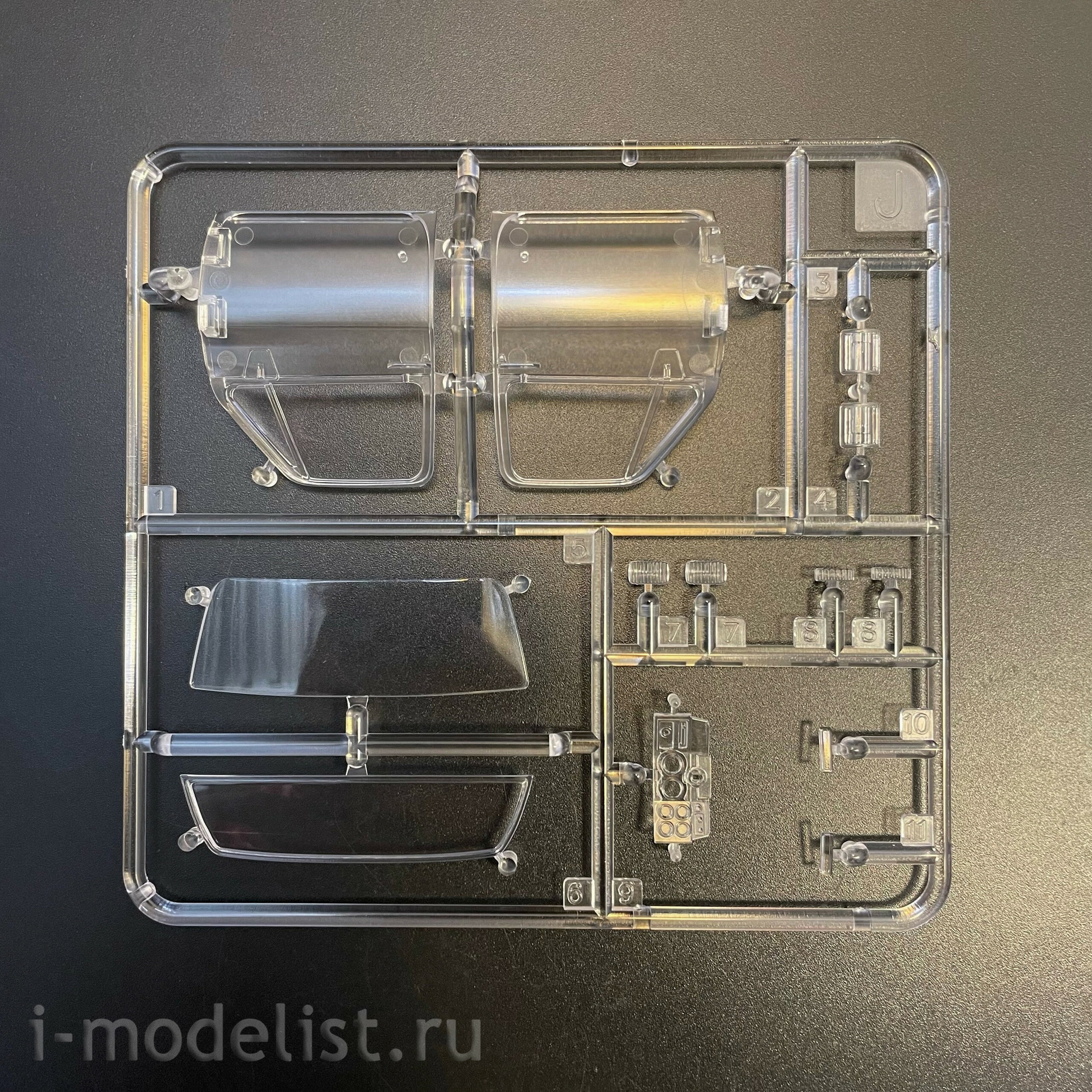 AK35030 AK Interactive 1/35 Бронетранспортер M1008 / M1008 Troop Carrier