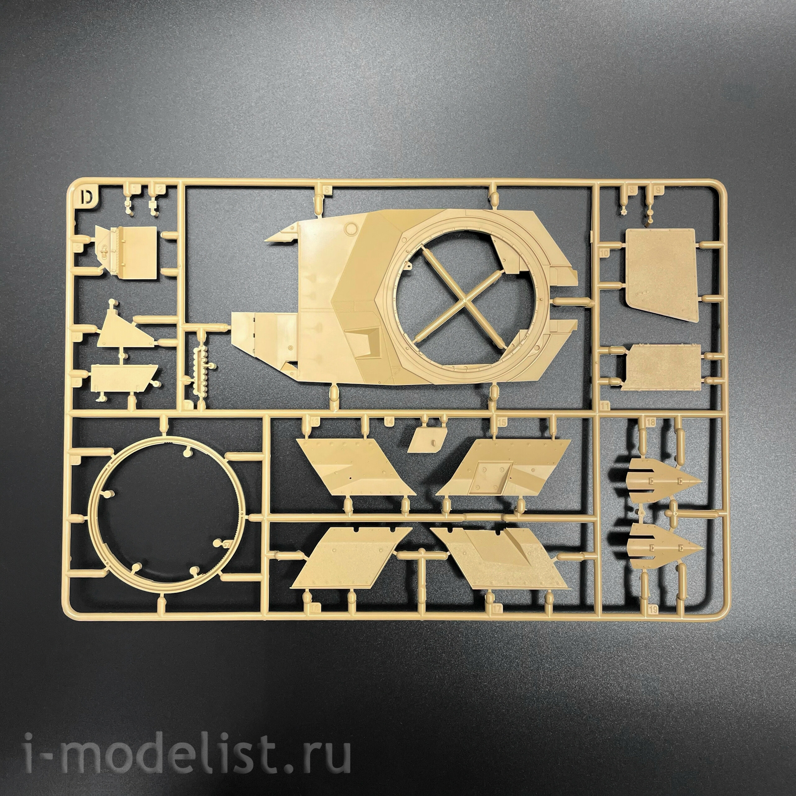 RM-5114 Rye Field Model 1/35 Немецкий танк Leopard 2A6 (Трофейная версия) с катками Т-80