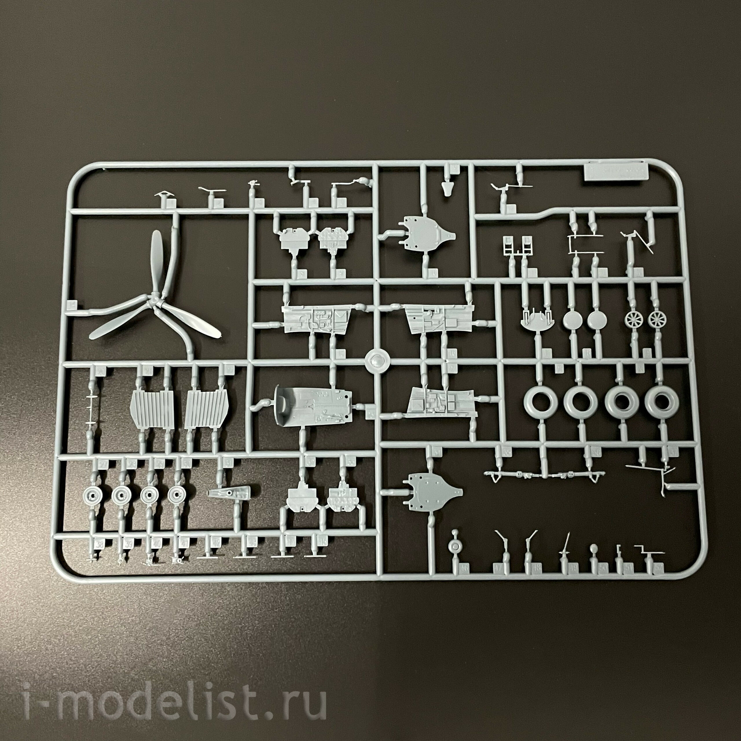 R0025 Eduard 1/48 Двойной комбо-набор P-40N Warhawk Royal Class