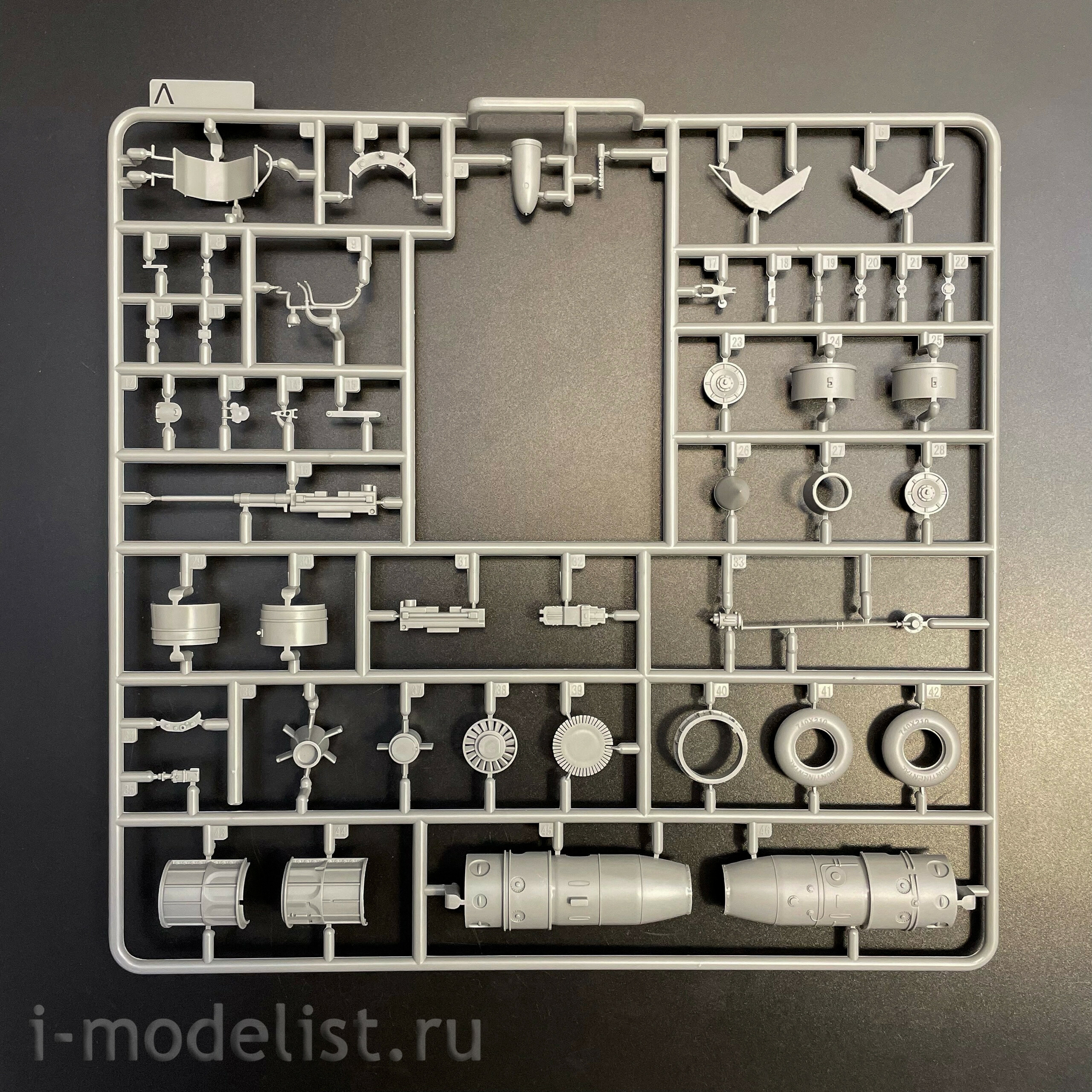 32001W Takom 1/32 Ho 229 BOX 2: Ho229A + Ho229B + фигура пилота Ho229 в 1/16 масштабе