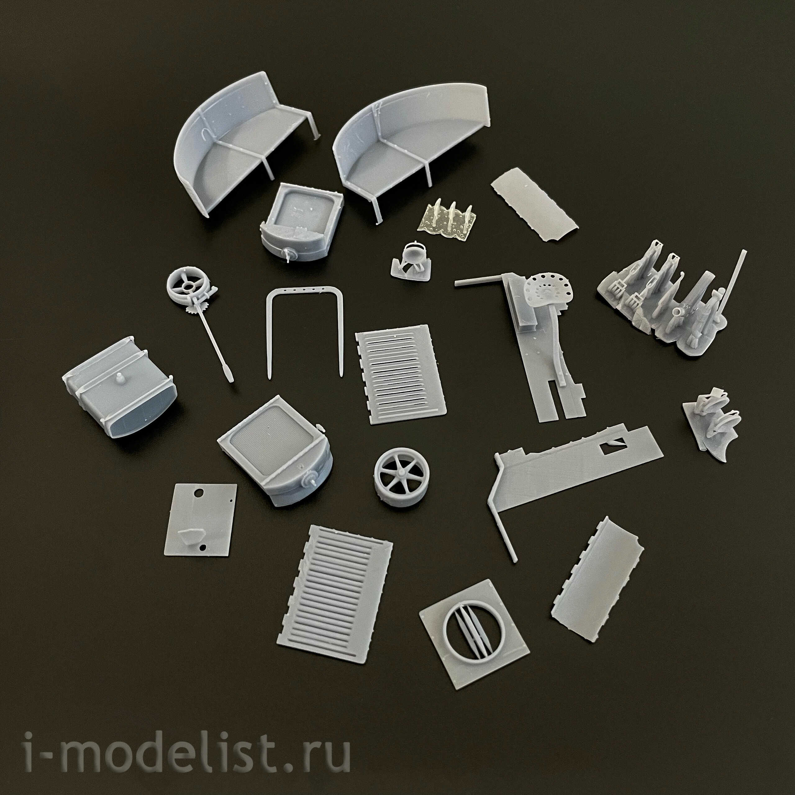 DMS-35277 ДМС 1/35 Советский болотный трактор СХТЗ-15/30 Инсторф