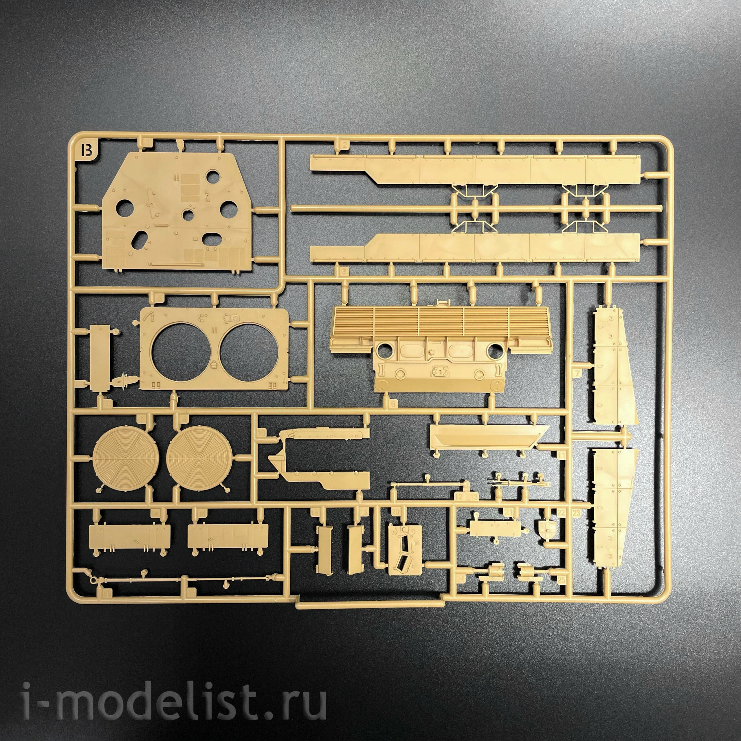 RM-5114 Rye Field Model 1/35 Немецкий танк Leopard 2A6 (Трофейная версия) с катками Т-80