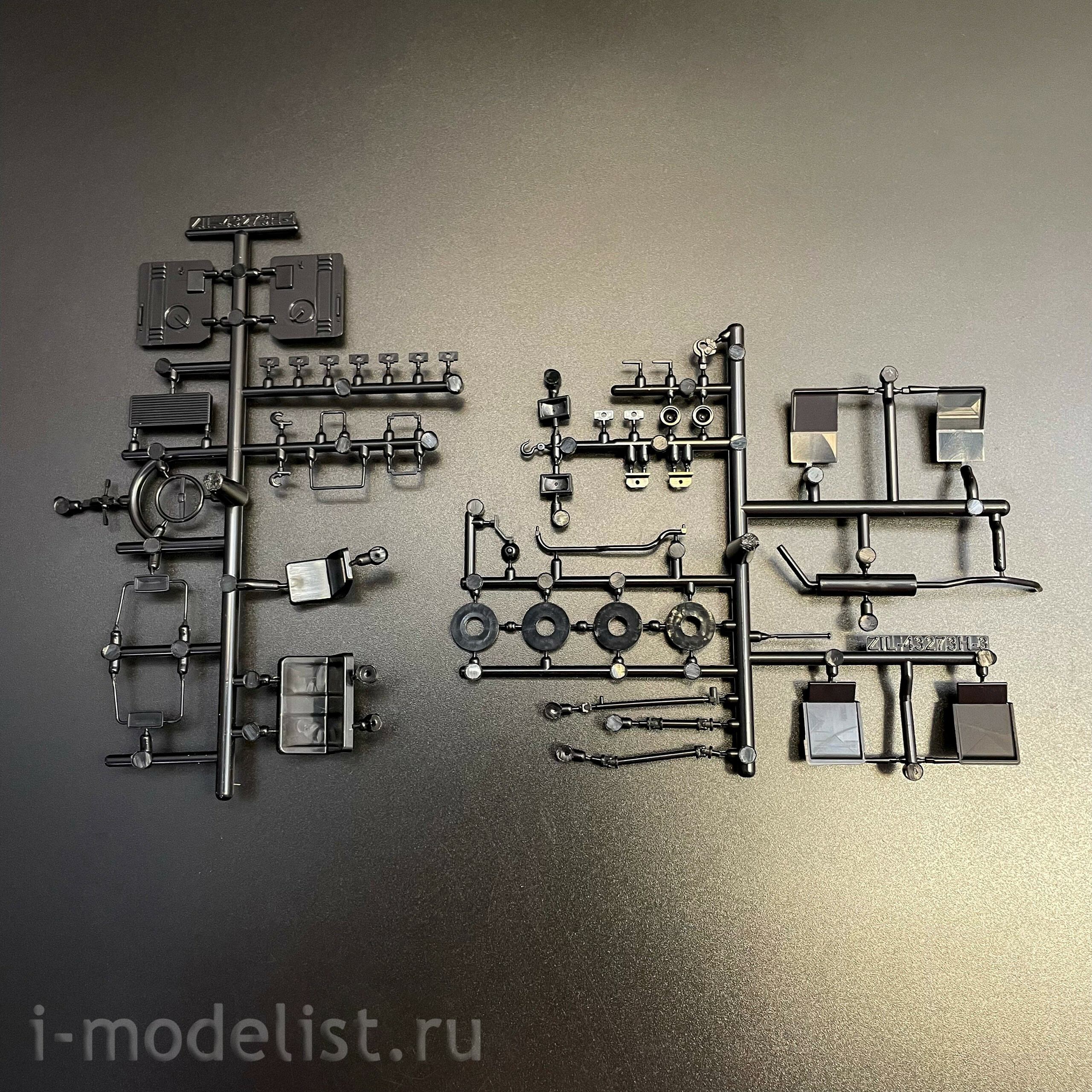 1661AVD AVD Models 1/43 ЗИЛ-43273Н
