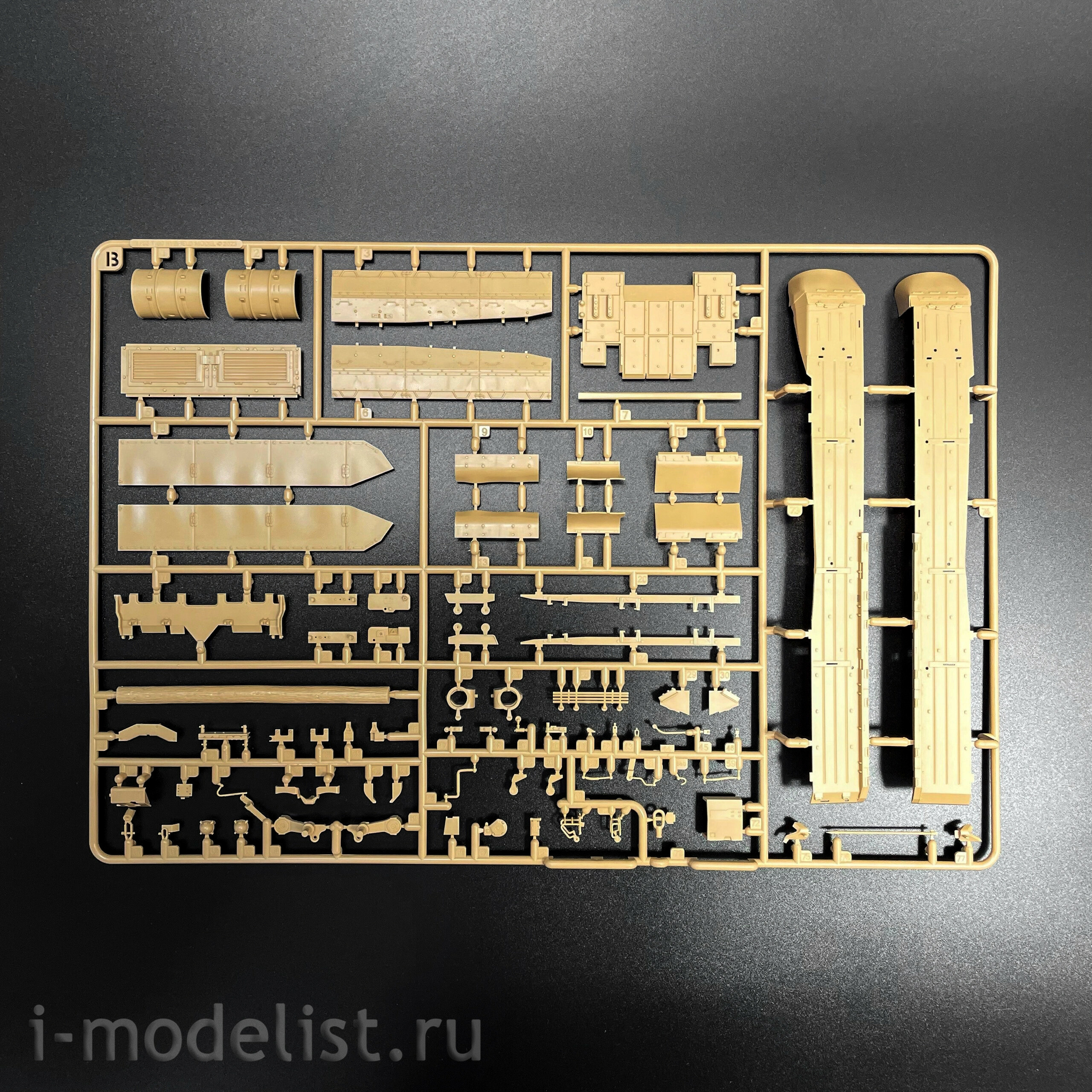 RM-5115 Rye Field Model 1/35 Российский танк Т-80УК (по лицензии ОмскТрансМаш)