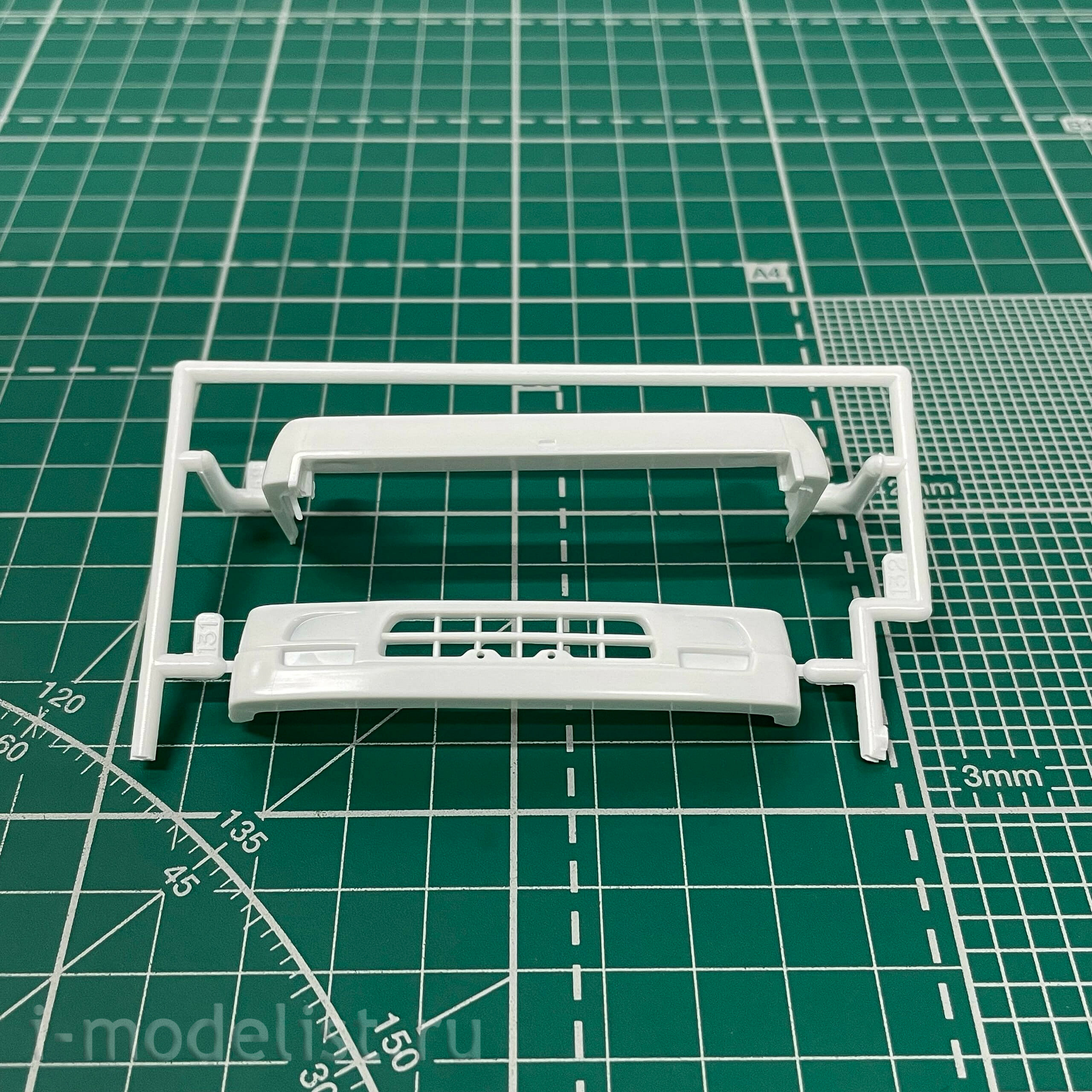 05698 Aoshima 1/24 Toyota HiLux Surf SSR-X Wide Body '91