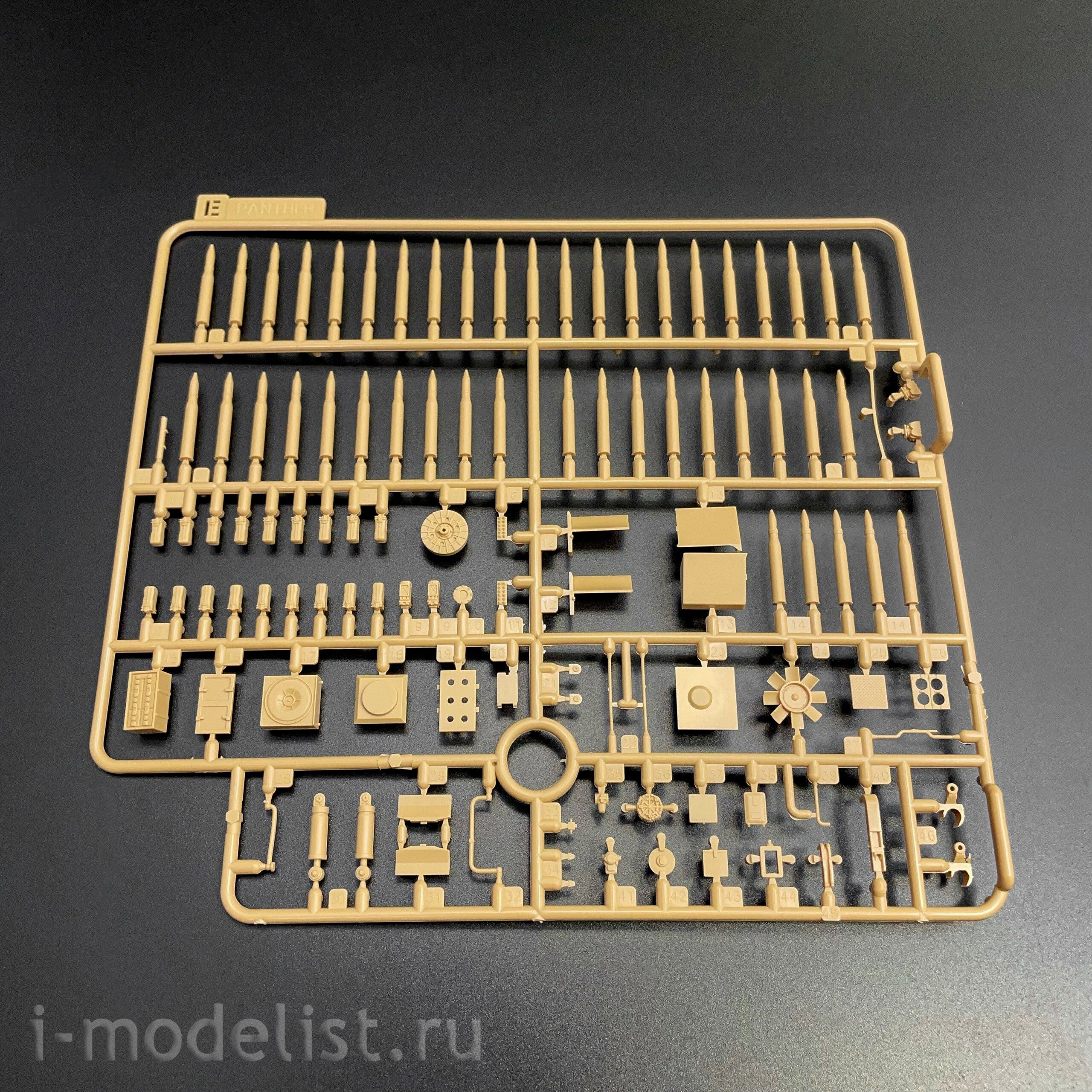 RM-2070 Rye Field Model 1/35 Двигатель MAYBACH-Motor HL 230 P 30