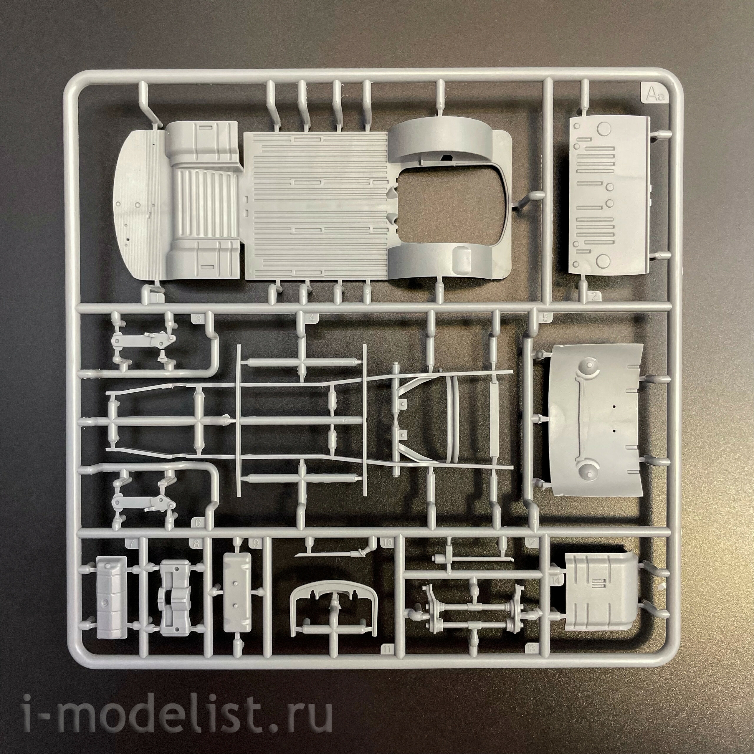 AK35022 AK Interactive 1/35 Легковой автомобиль-фургон T2 Model 1967 Van
