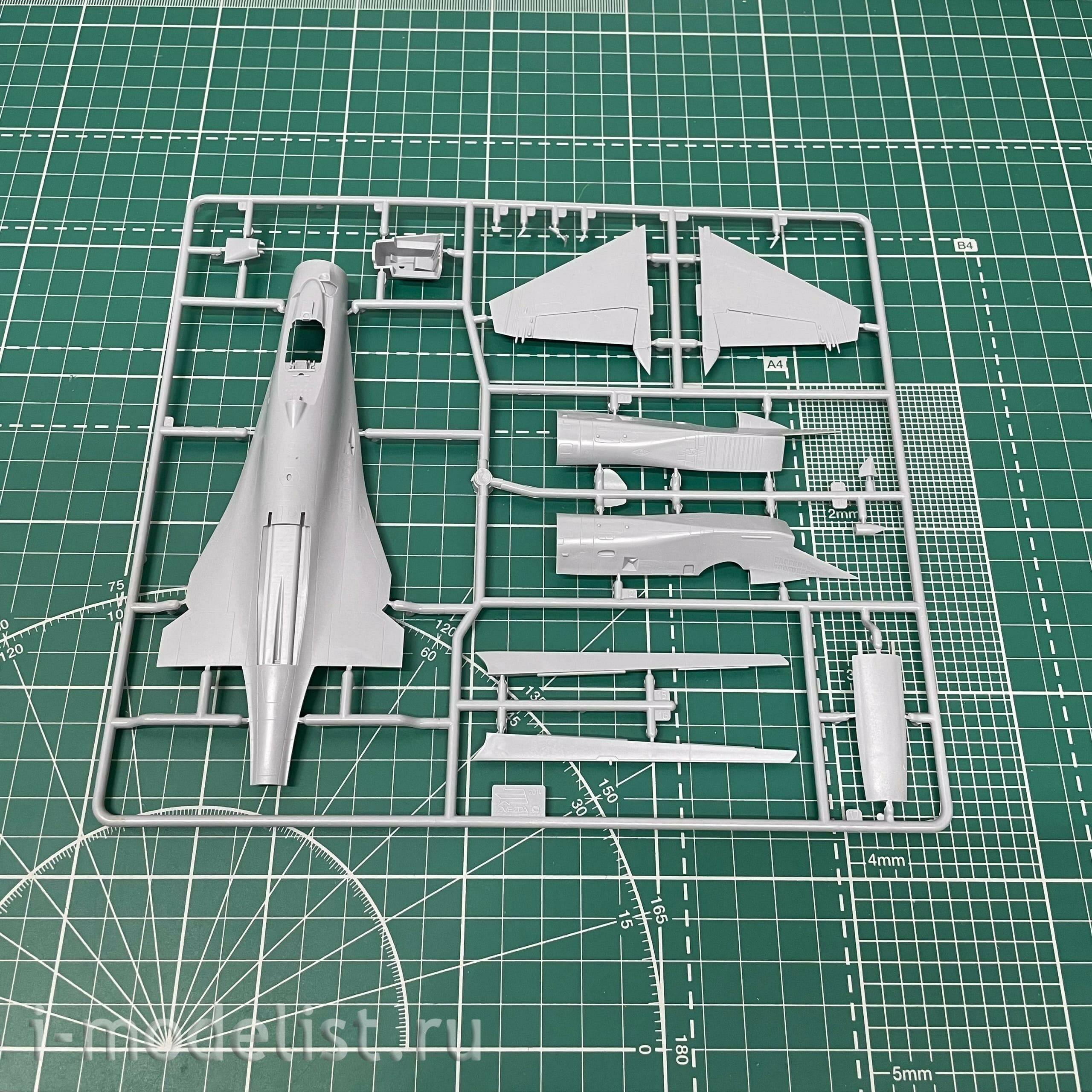 7295П Звезда 1/72 Подарочный набор: Российский многоцелевой истребитель завоевания превосходства в воздухе Су-27СМ