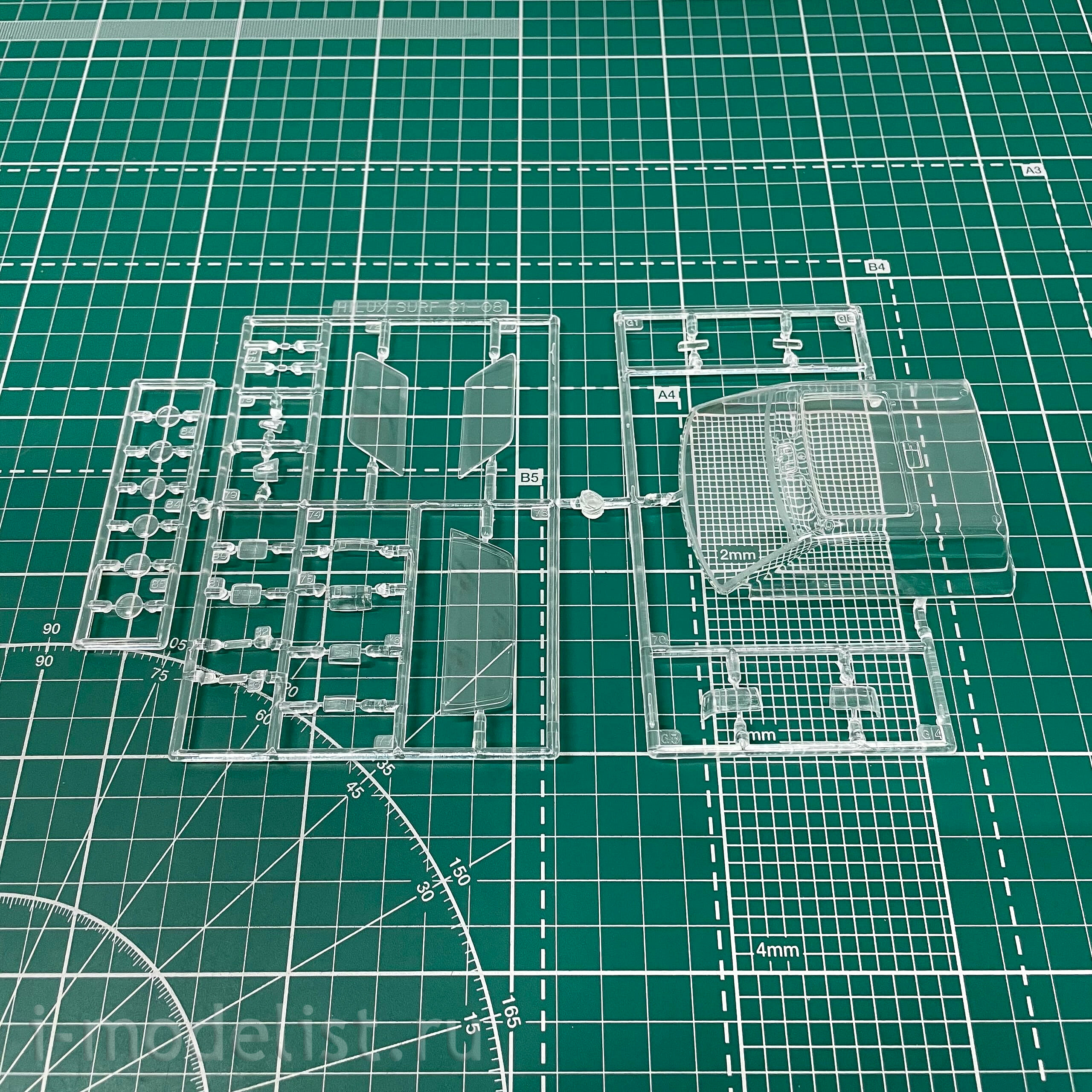 05698 Aoshima 1/24 Toyota HiLux Surf SSR-X Wide Body '91