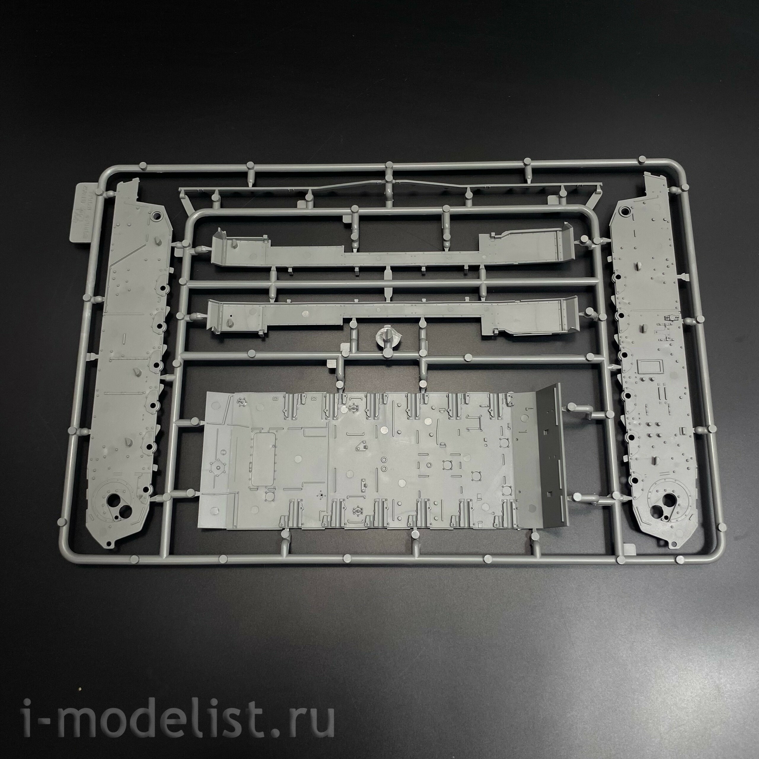 BT-036 Border Model 1/35 Немецкая САУ StuH 42 Ausf. G (Поздняя) с полным интерьером
