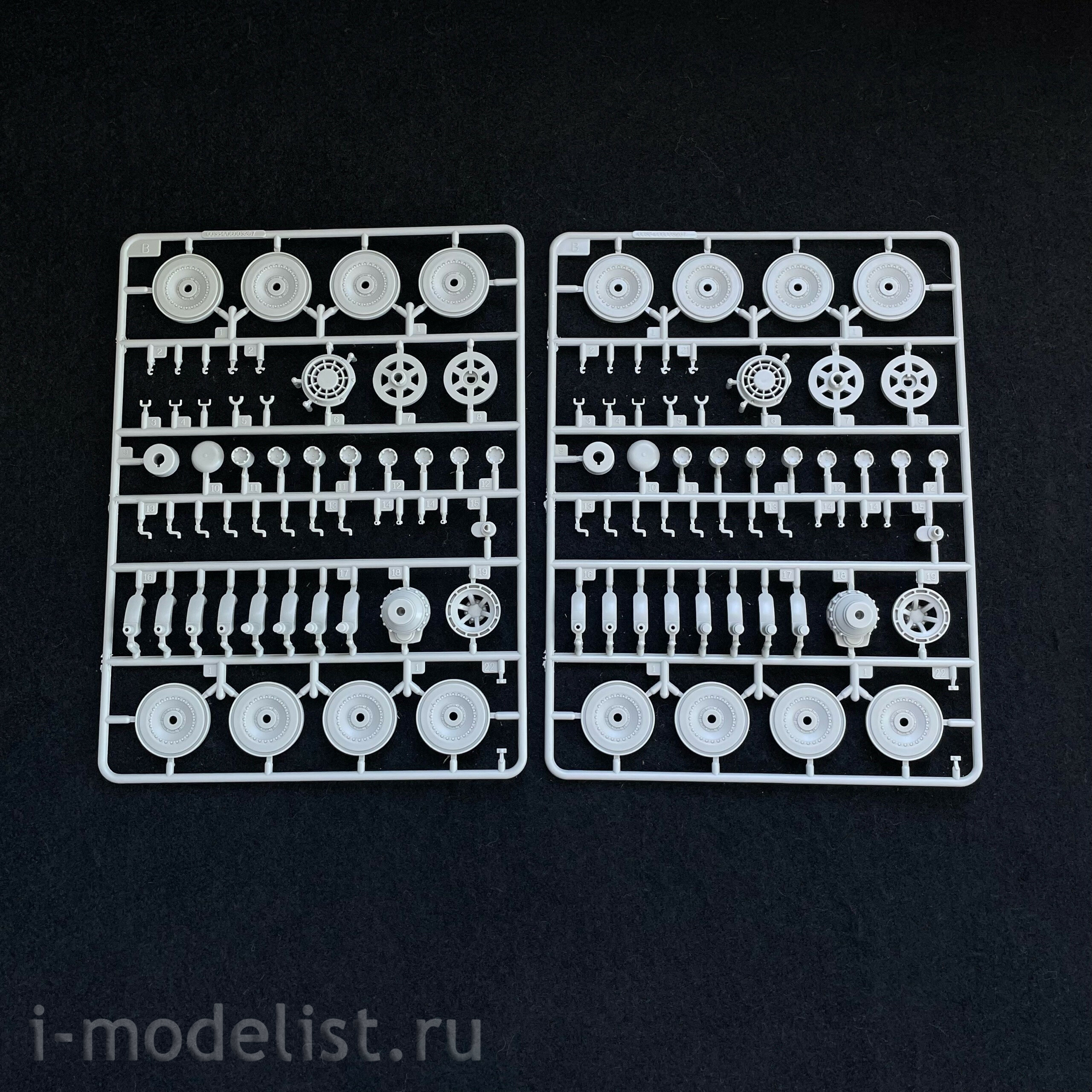 09586 Трубач 1/35 E-100 Flakpanzer с Flakrakete Rheintocher I