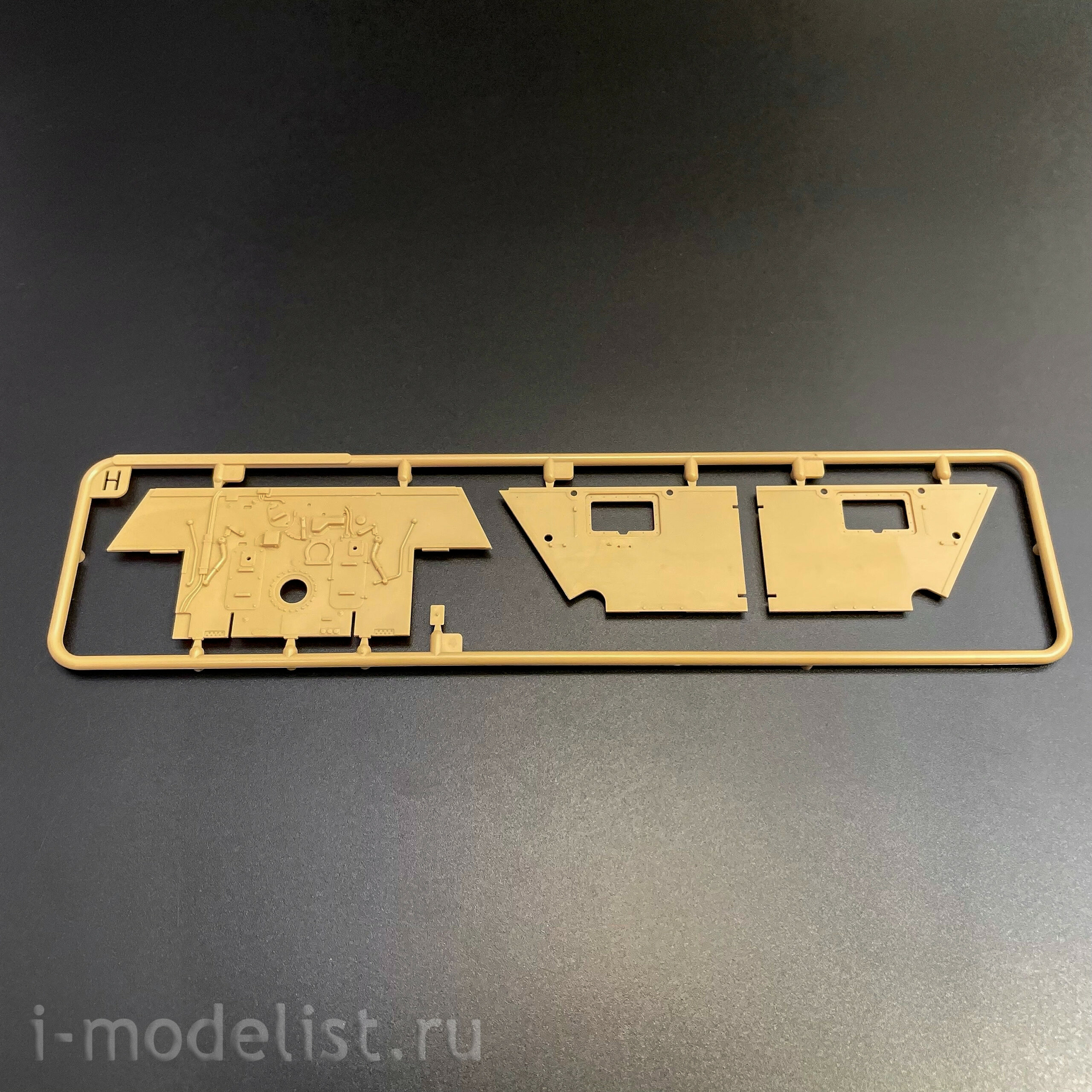 RM-5126 Rye Field Model 1/35 Немецкий тяжелый танк Sd.Kfz.182 Tiger Ausf.B King Tiger (турель Henschel), продвинутая версия