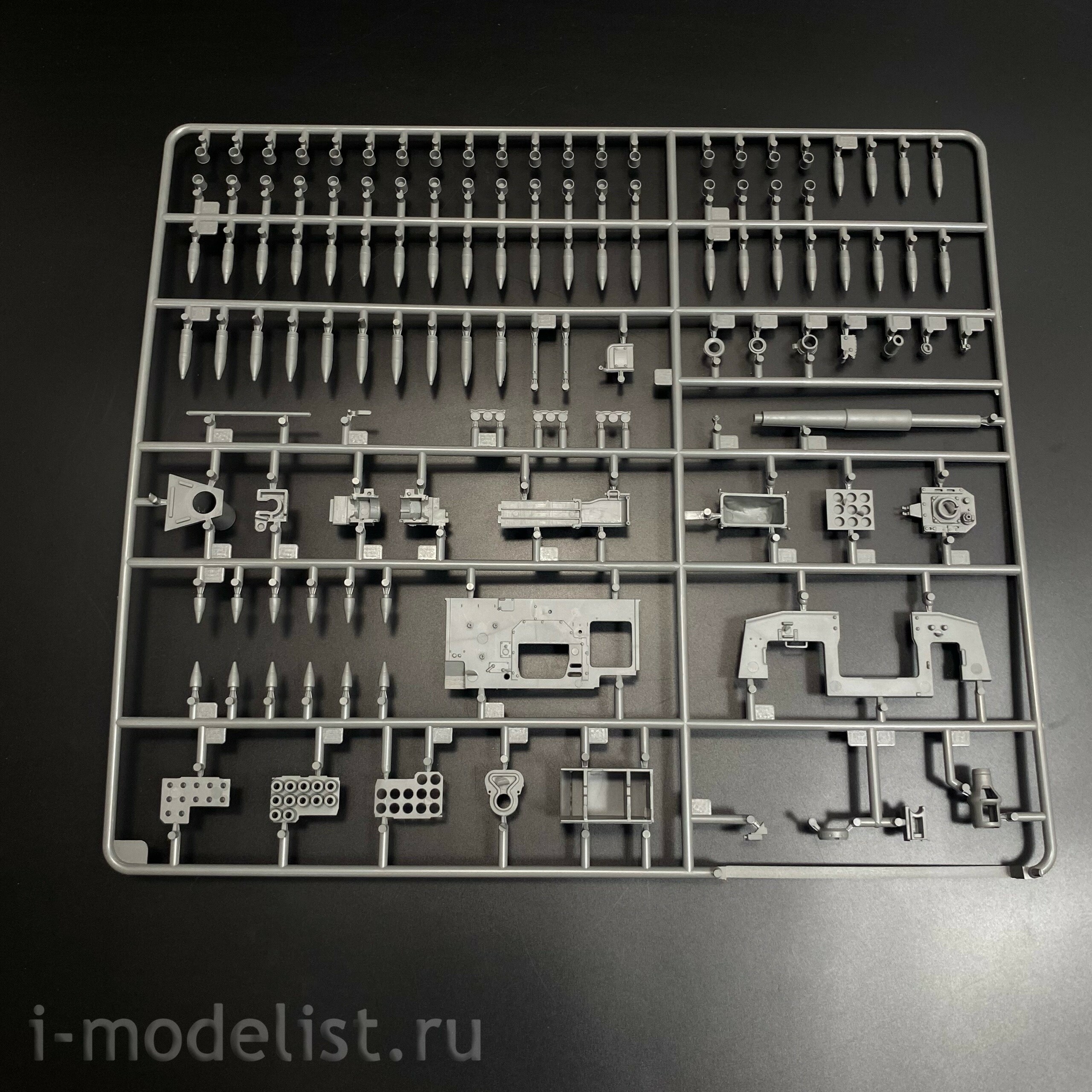 BT-036 Border Model 1/35 Немецкая САУ StuH 42 Ausf. G (Поздняя) с полным интерьером