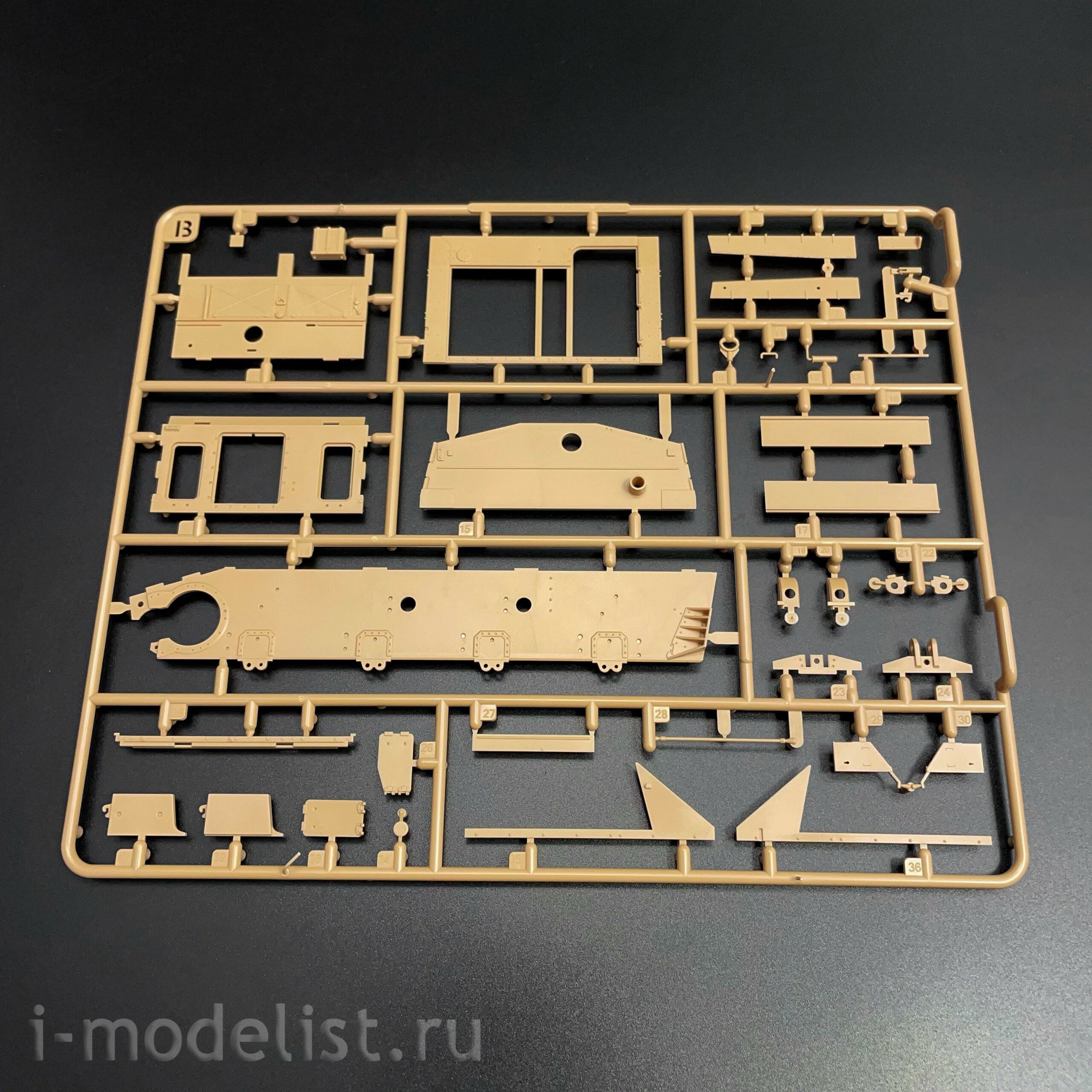 RM-5111 Rye Field Model 1/35 Немецкая САУ Sd.Kfz.167 StuG.IV Late Production с двигателем и рабочими траками