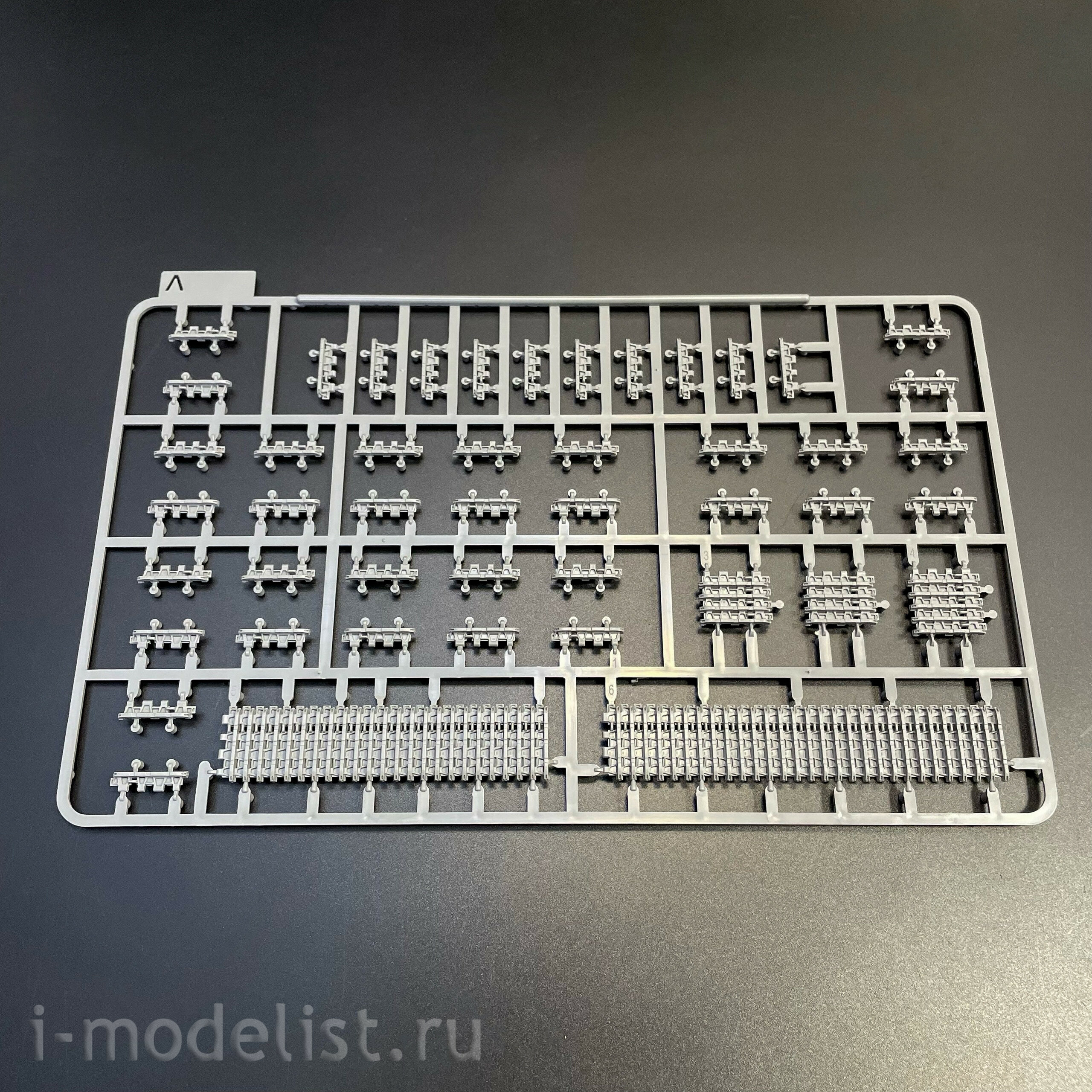 2196 Takom 1/35 Немецкий тяжёлый танк Sd.Kfz.181 Pz.Kpfw.VI Ausf.E - Tiger I ранний
