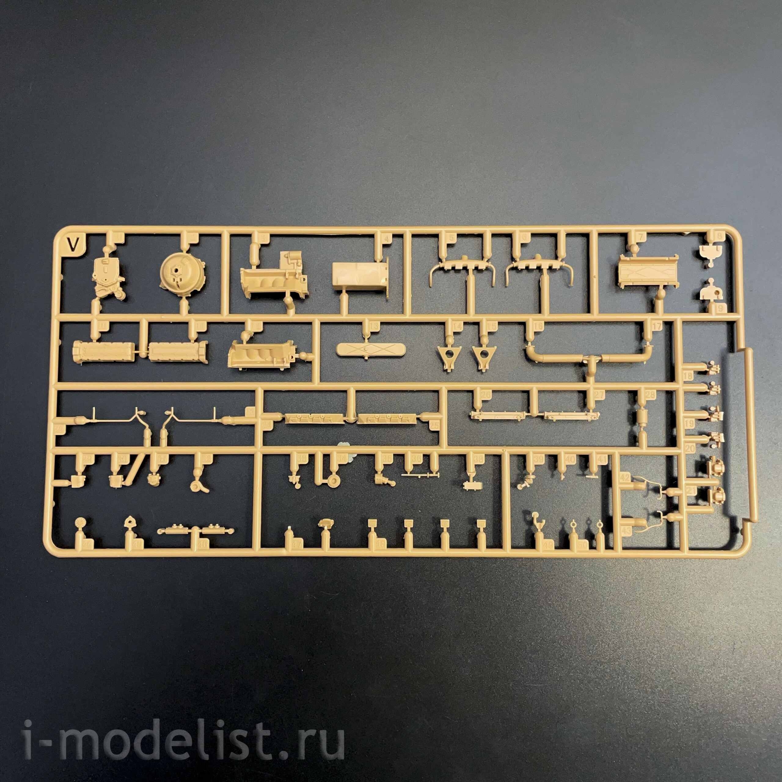 RM-5135 Rye Field Model 1/35 Танк M4A3 Sherman 76W VVSS поздний (Стандартная версия с интерьером)	