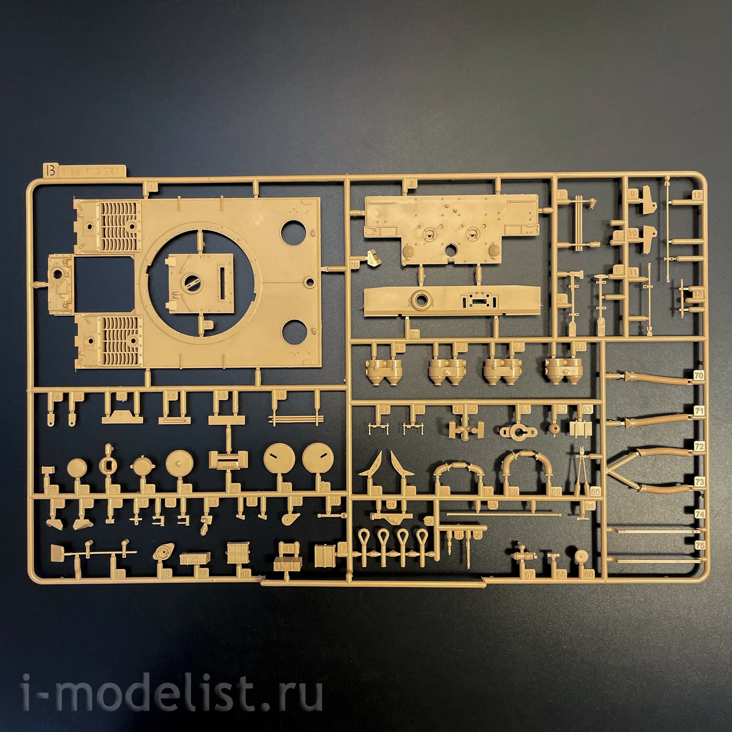 RM-5139 Rye Field Model 1/35 Немецкий танк Sd.kfz.181 Tiger I (ранний, Курск 1943) с фигуркой Михаэля Виттманна