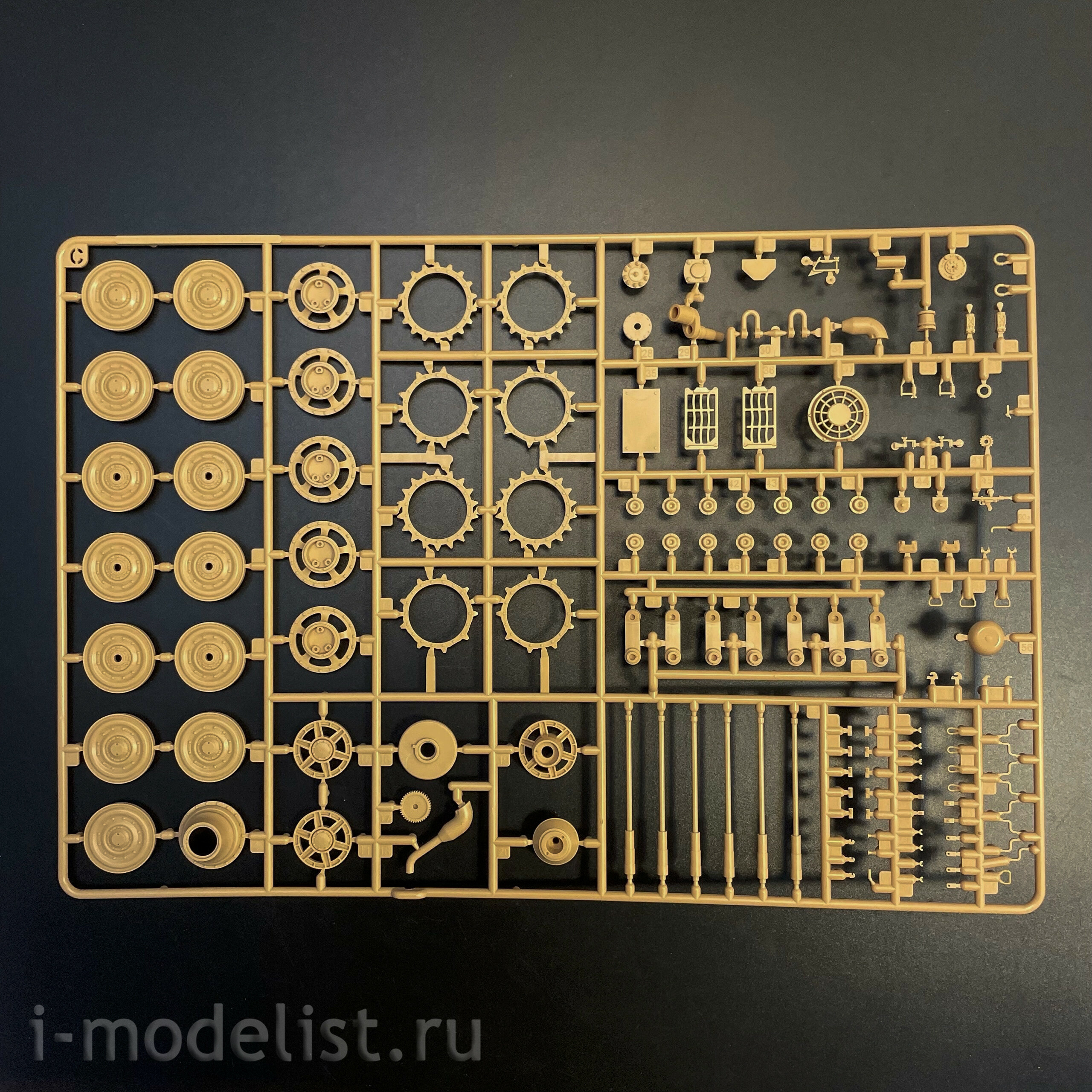 RM-5138 Rye Field Model 1/35 Немецкий танк Sd.Kfz. 182 Pz.Kpfw.VI Ausf.B King Tiger Арденны 1944 (Upgrade-версия)