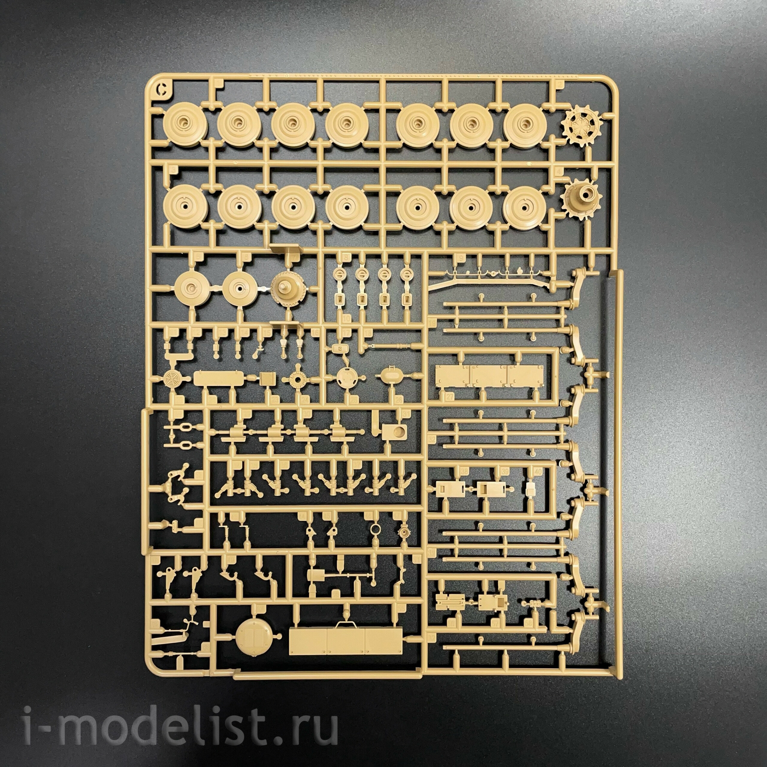 RM-5114 Rye Field Model 1/35 Немецкий танк Leopard 2A6 (Трофейная версия) с катками Т-80
