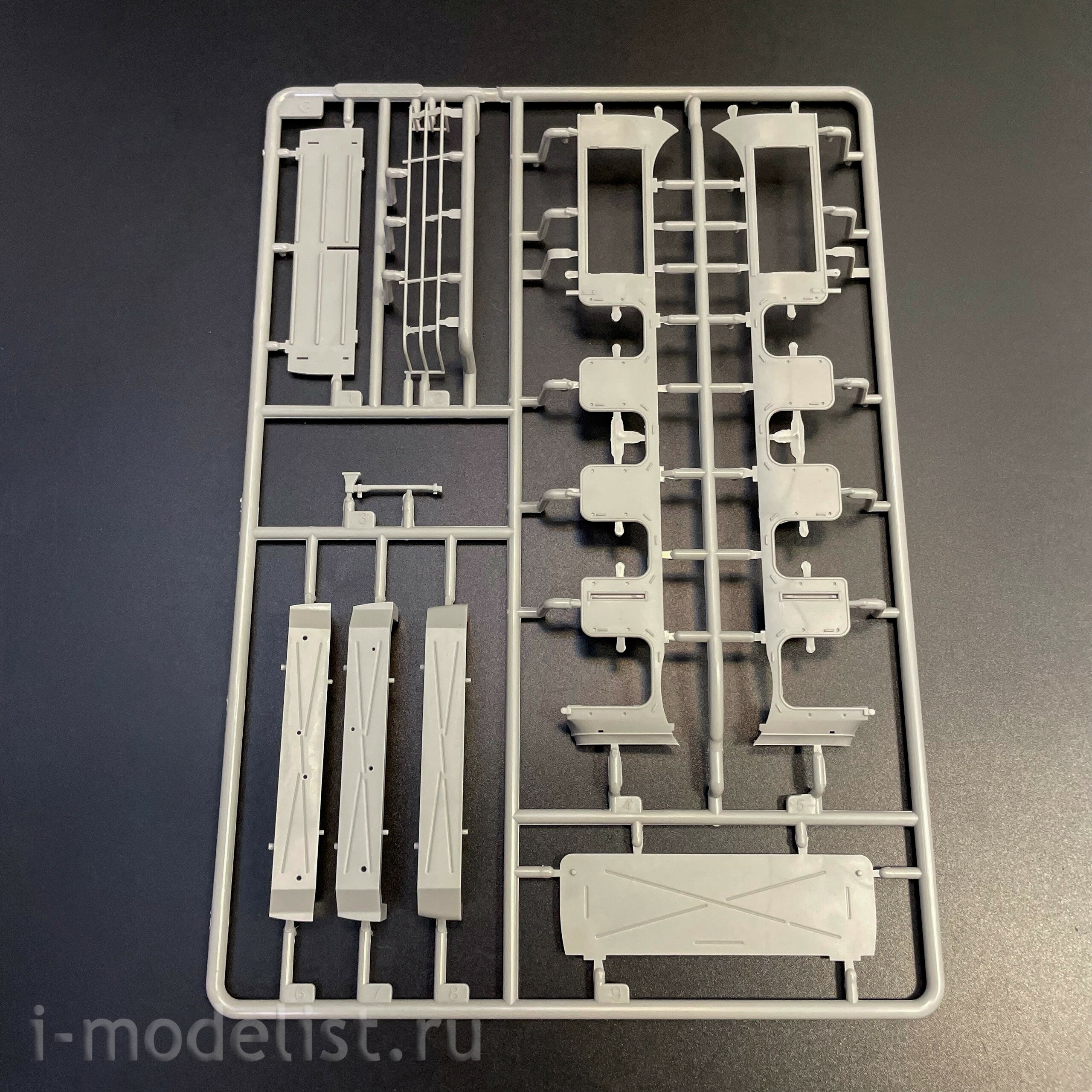 09575 Трубач 1/35 Тяжелый тягач Schwerer Zugkraftwagen 18to Sd.Kfz. 9 (Артиллерийская версия)