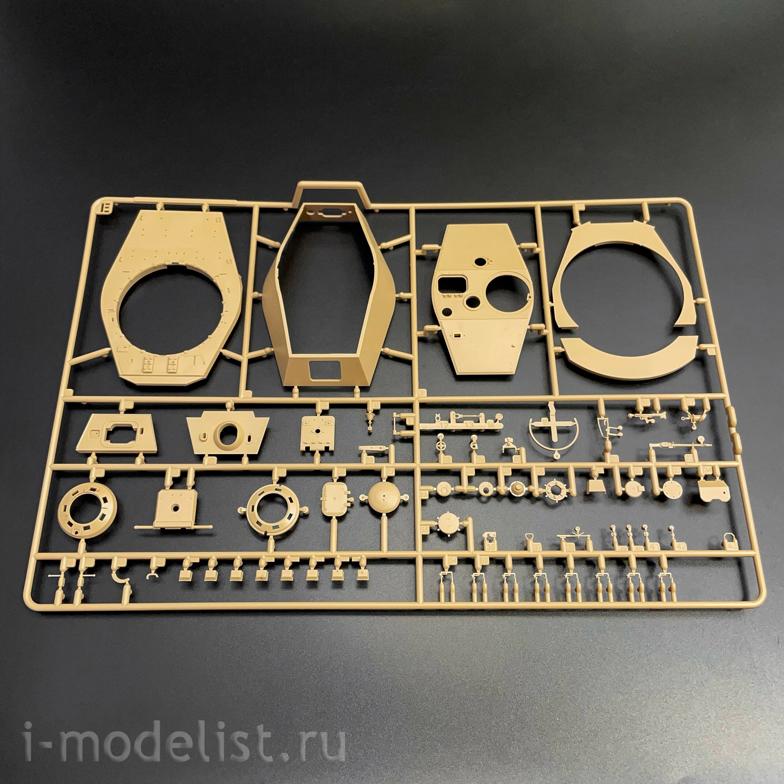 RM-5126 Rye Field Model 1/35 Немецкий тяжелый танк Sd.Kfz.182 Tiger Ausf.B King Tiger (турель Henschel), продвинутая версия