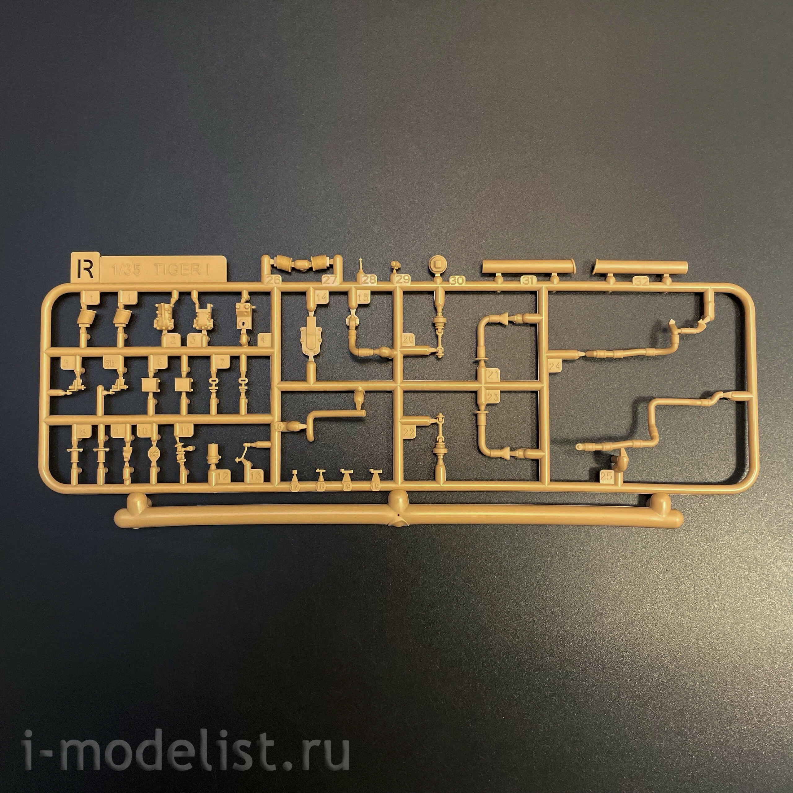 RM-5141 Rye Field Model 1/35 Набор полного интерьера для танка Тигр-1 (средний/ранний/поздний, 3 в 1)