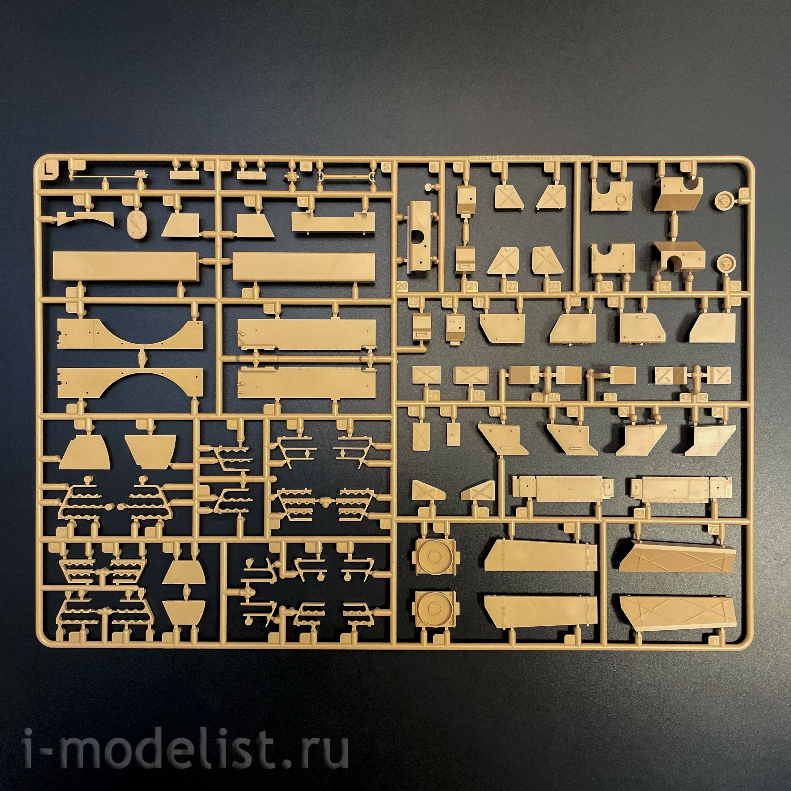 RM-5146 Rye Field Model 1/35 Немецкий танк Pz.Kpfw.VI Ausf.B King Tiger с башней Henschel Sd.Kfz. 182 (с полным интерьером)