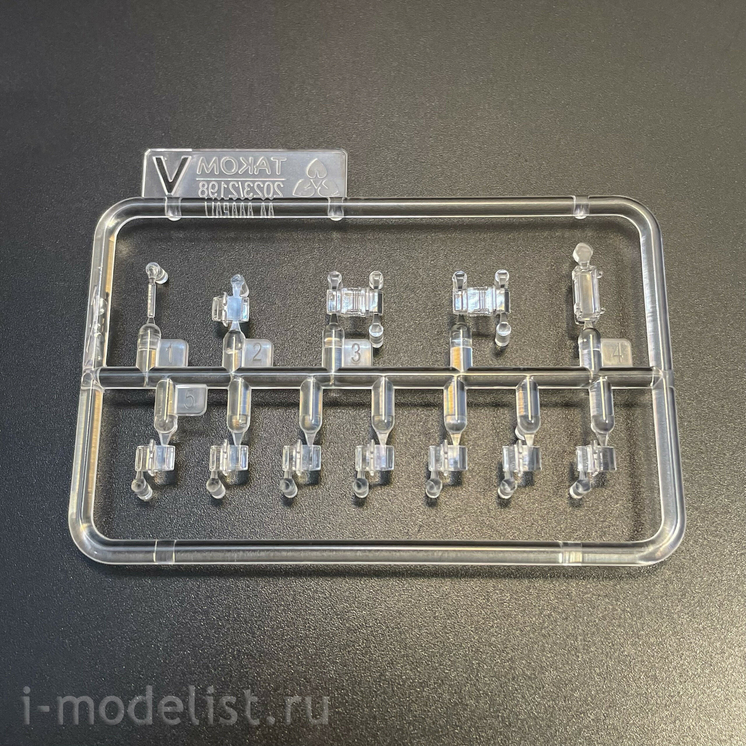 2195W Takom 1/35 Набор TIGER I² BOX - Sd.Kfz.181 Pz.Kpfw.VI Ausf.E Tiger I Command + Tiger I + фигура Михаэля Виттманна в 1/16