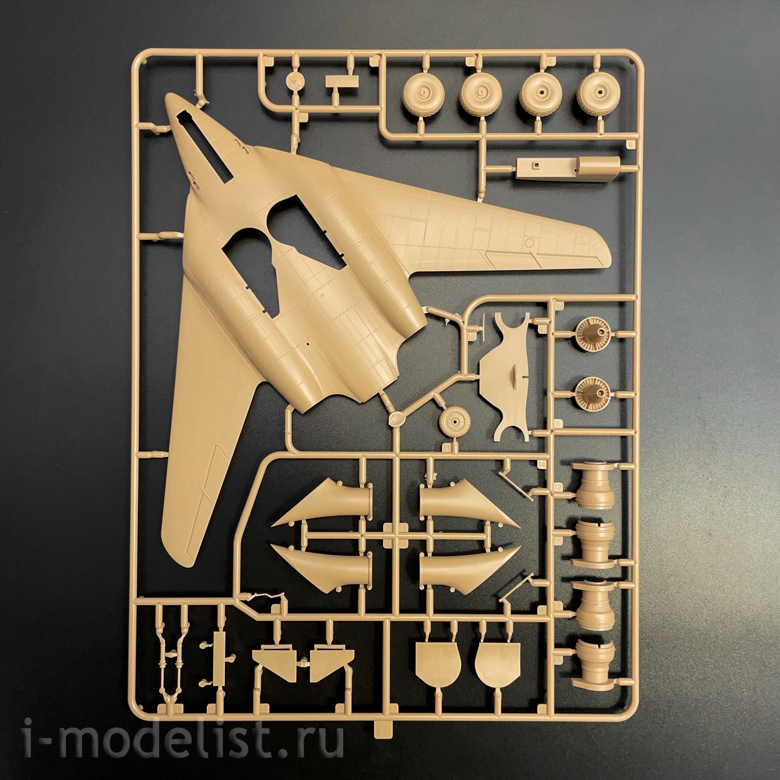 48A004 Amusing Hobby 1/48 Немецкий истребитель Me 262 HG III 'V Tail'