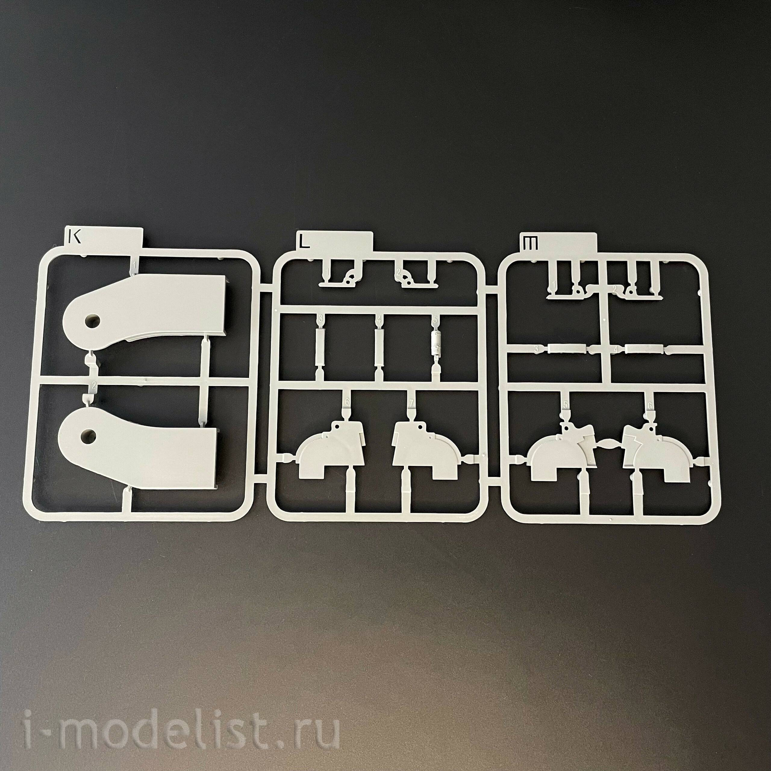 2199 Takom 1/35 Немецкий тяжёлый танк Sd.Kfz. 181 Pz. Kpfw VI Ausf.E Tiger I (поздний) с Zimmerit