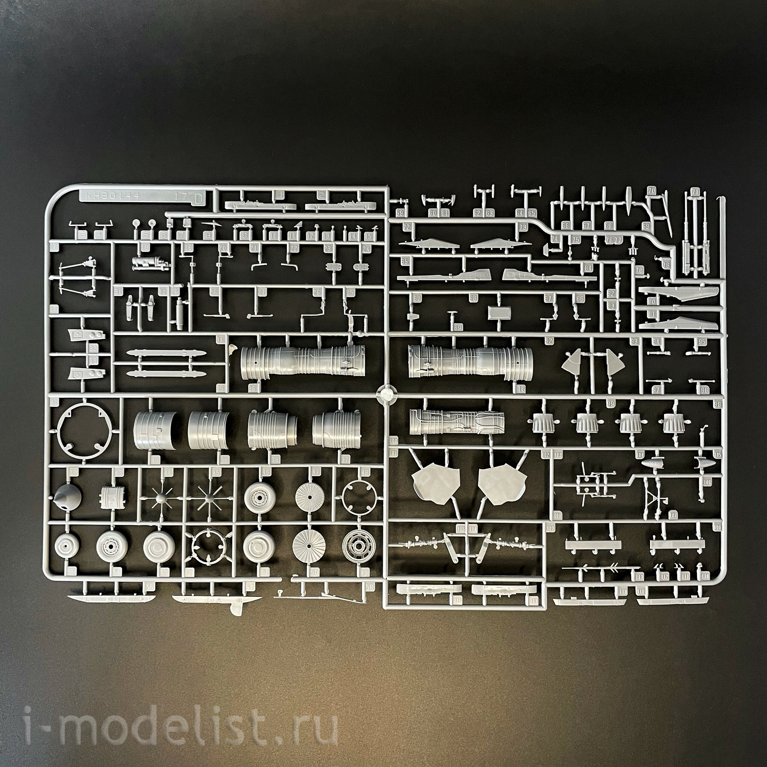 KH80146 Zimi Model 1/48 Российский истребитель-бомбардировщик С-22 M3/M4