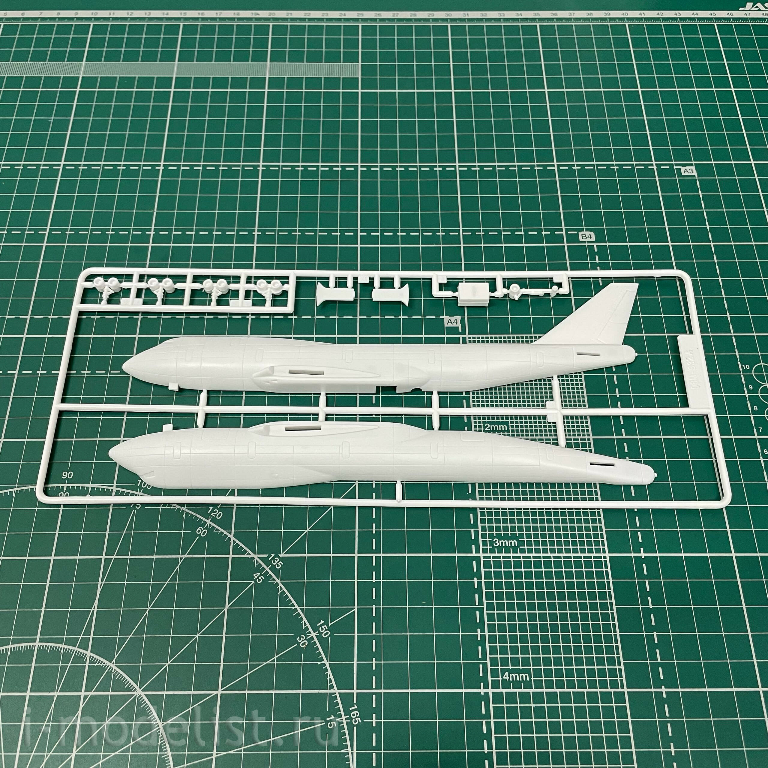 230032 Моделист 1/300 Самолёт 747-400 