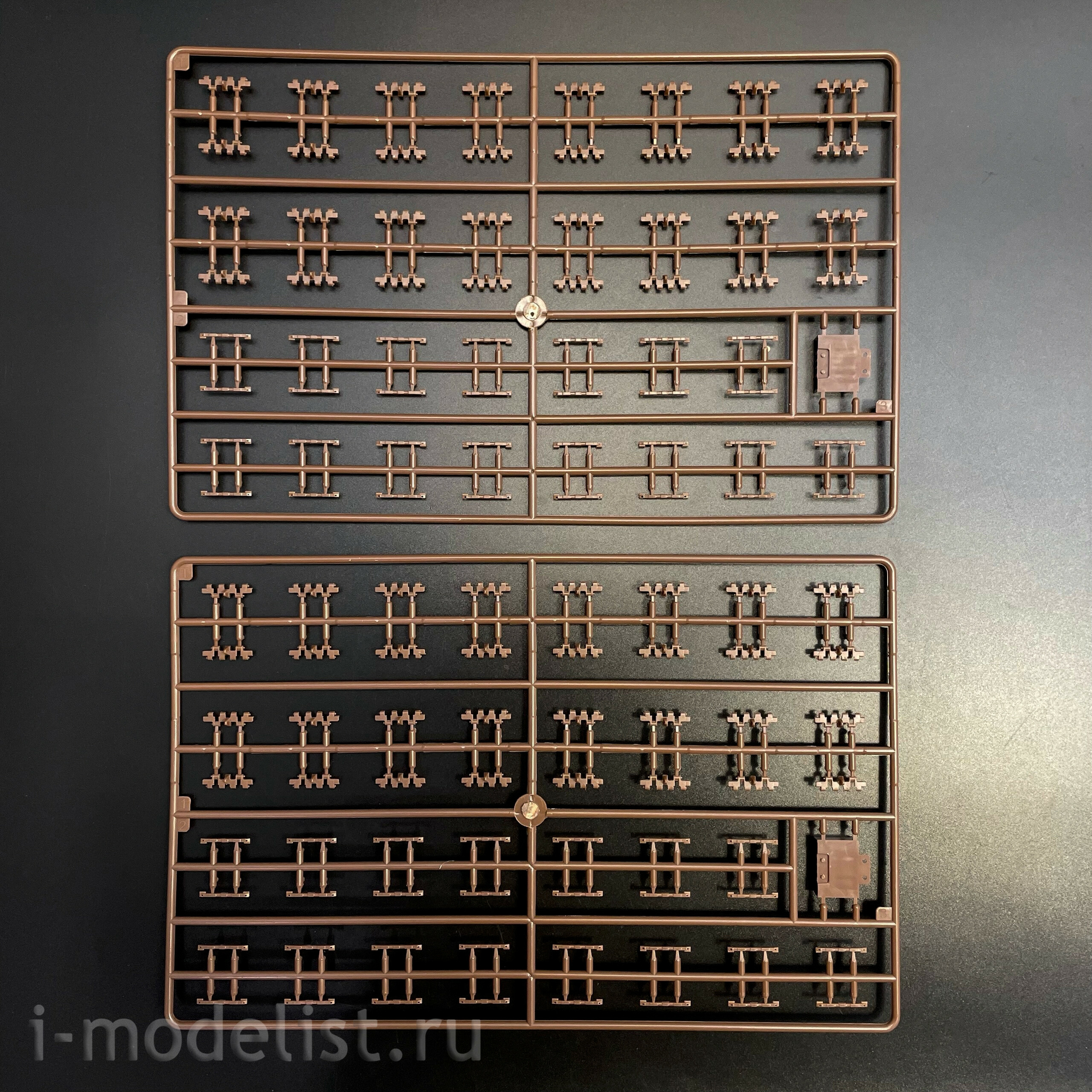 35A061 Amusing Hobby 1/35 Немецкий танк Pz.Kpfw.VI Tiger(P) 