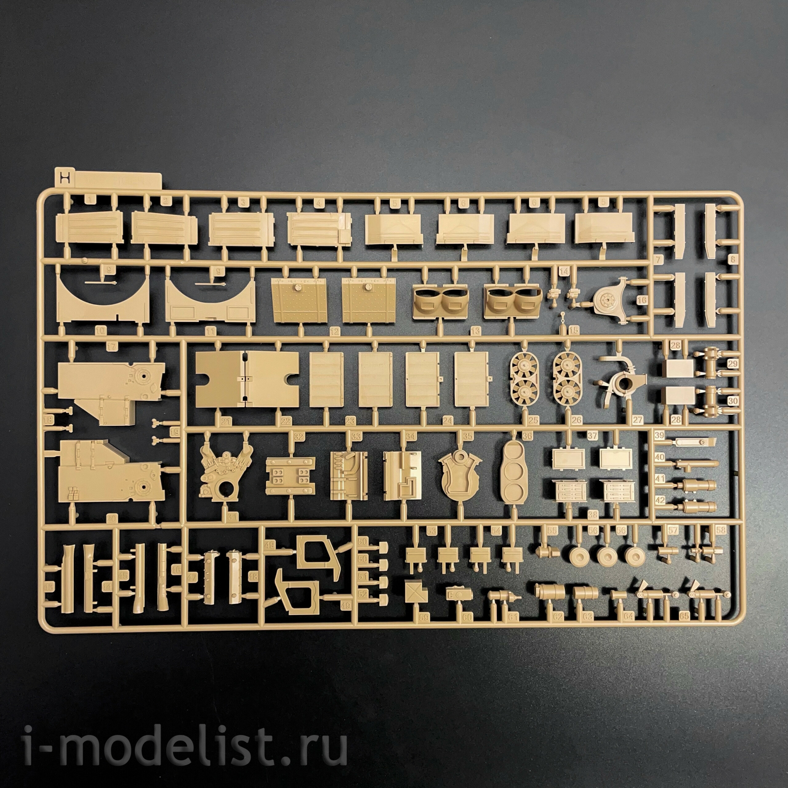 RM-5130 Rye Field Model 1/35 Pz.Kpfw. VI Ausf. E Tiger I ранний (Стандартная версия с полным интерьером)