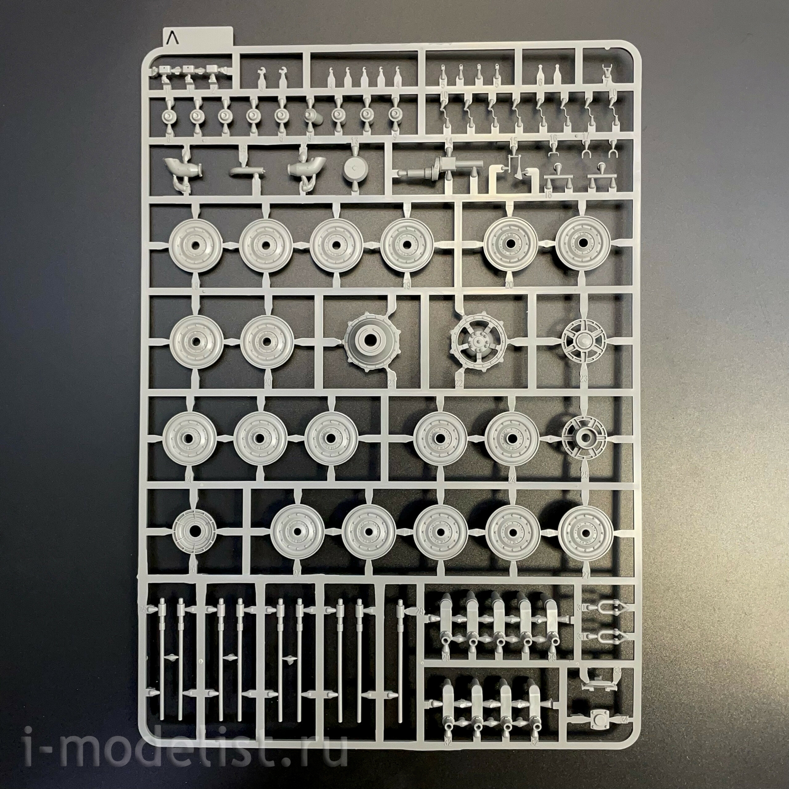 2046 Takom 1/35 Танк King Tiger Sd.Kfz.182 турель Porsche с Zimmerit