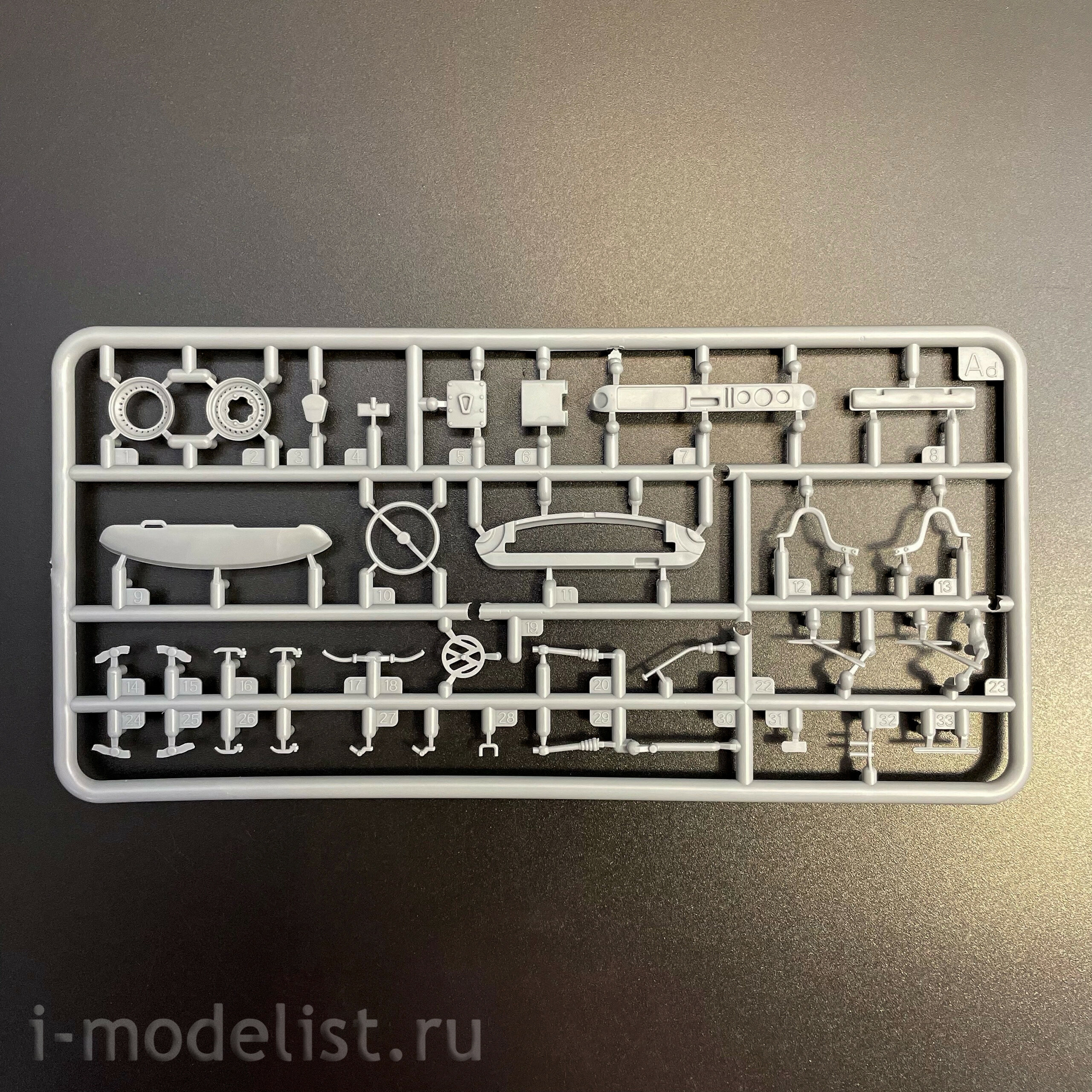AK35022 AK Interactive 1/35 Легковой автомобиль-фургон T2 Model 1967 Van