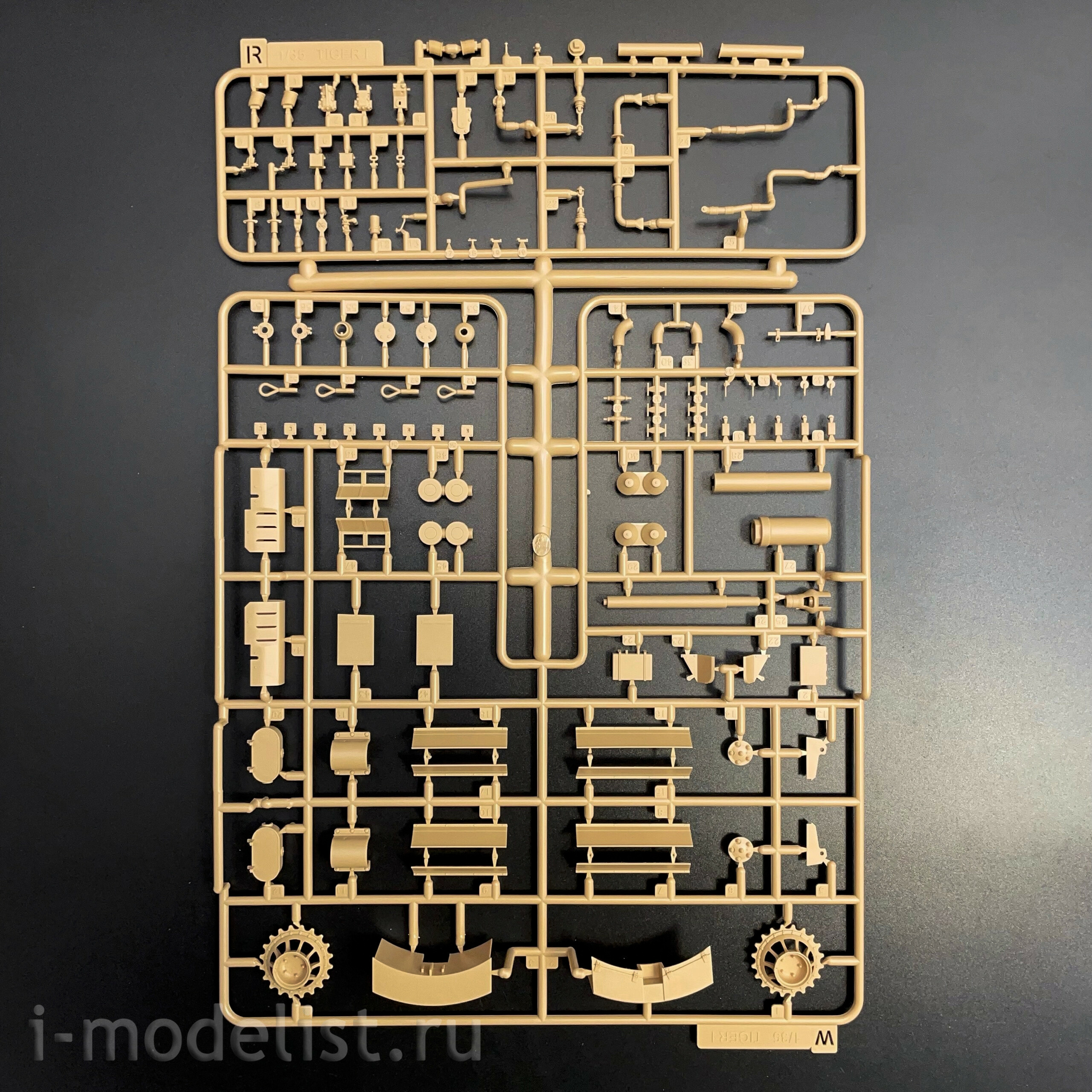 RM-5130 Rye Field Model 1/35 Pz.Kpfw. VI Ausf. E Tiger I ранний (Стандартная версия с полным интерьером)