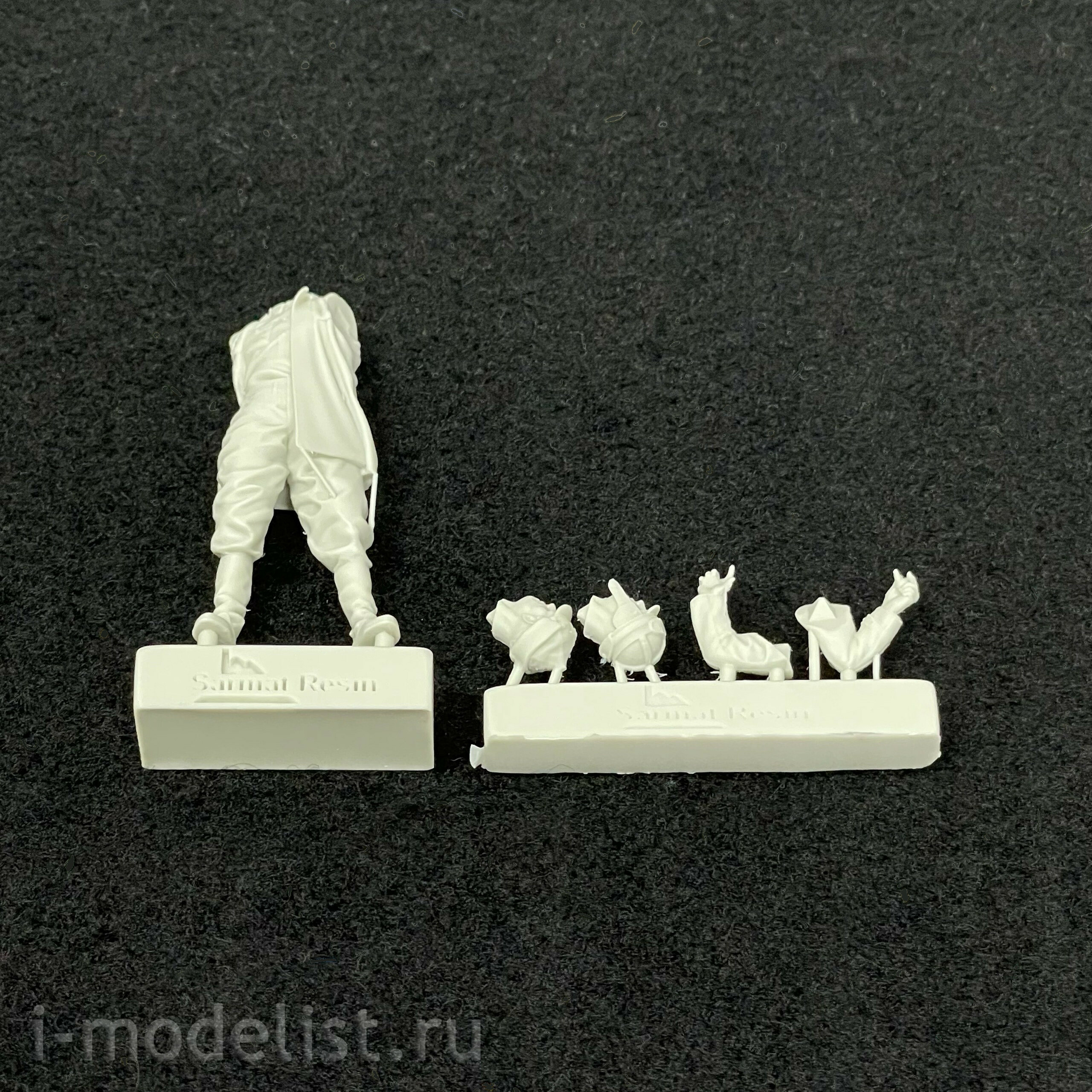 SRMS35001-3 Sarmat Resin 1/35 Набор из трех фигур танкистов в специальном кожаном обмундировании 1928-1933гг.