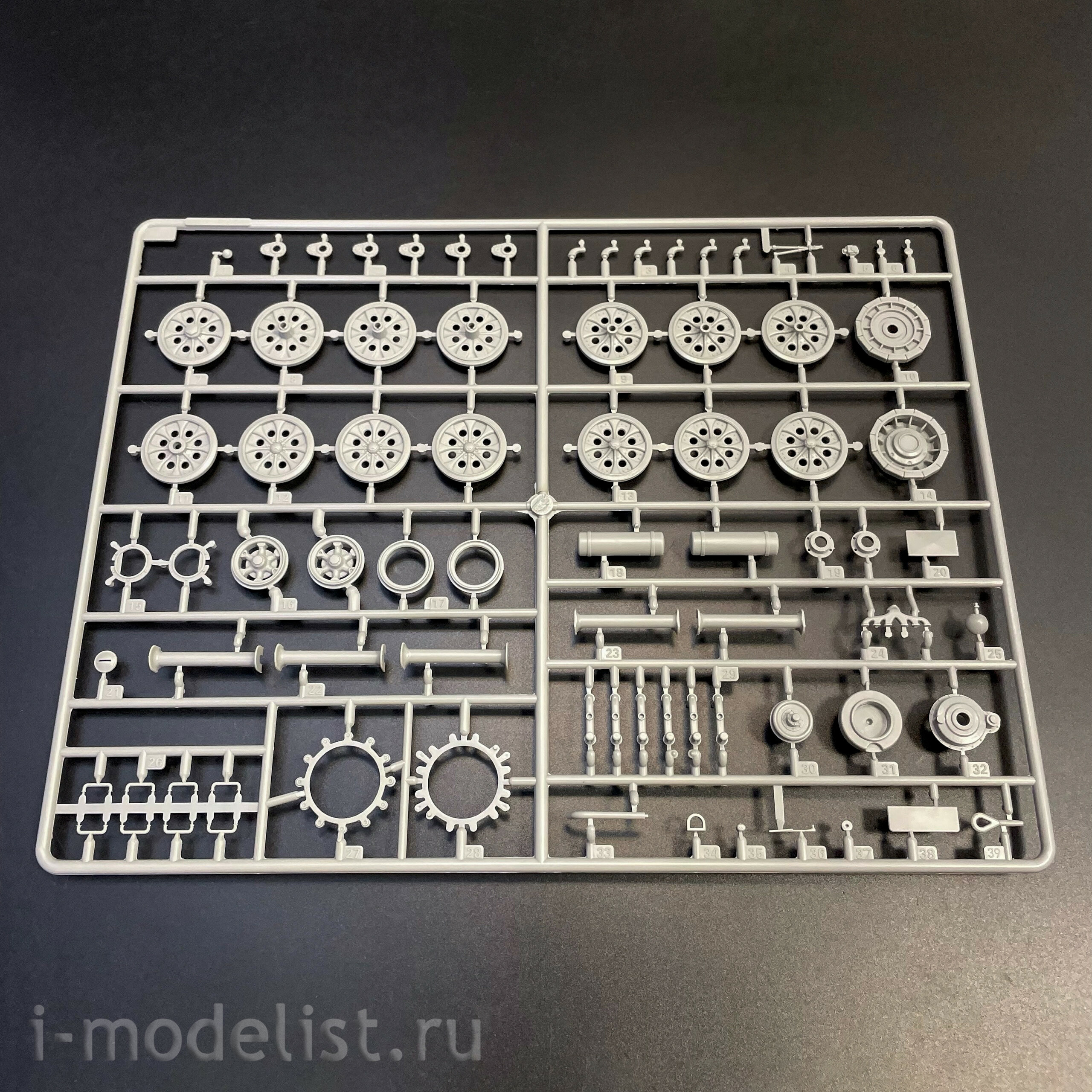 09575 Трубач 1/35 Тяжелый тягач Schwerer Zugkraftwagen 18to Sd.Kfz. 9 (Артиллерийская версия)